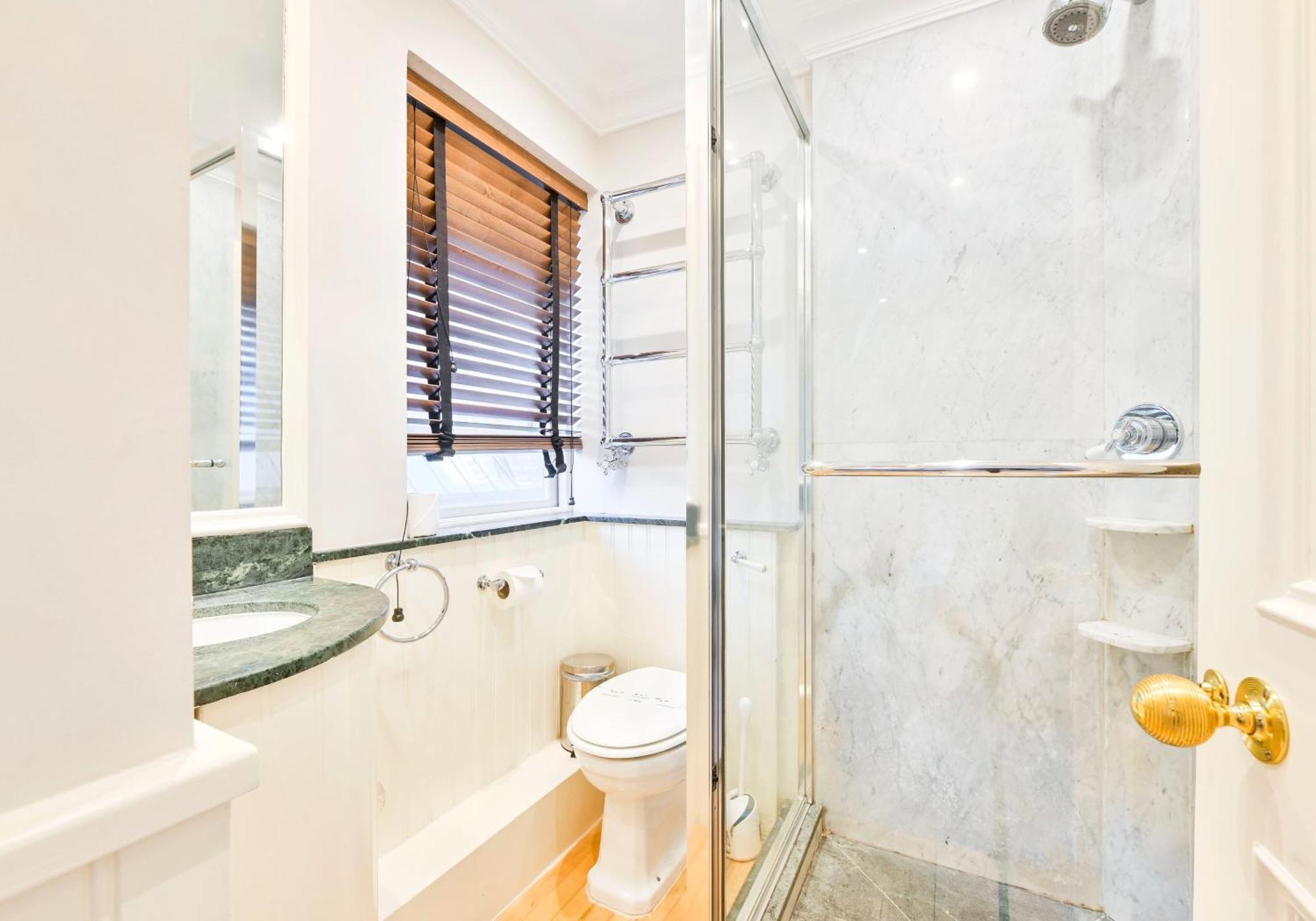 Exclusive Knightsbridge Townhouse With Parking * Londres