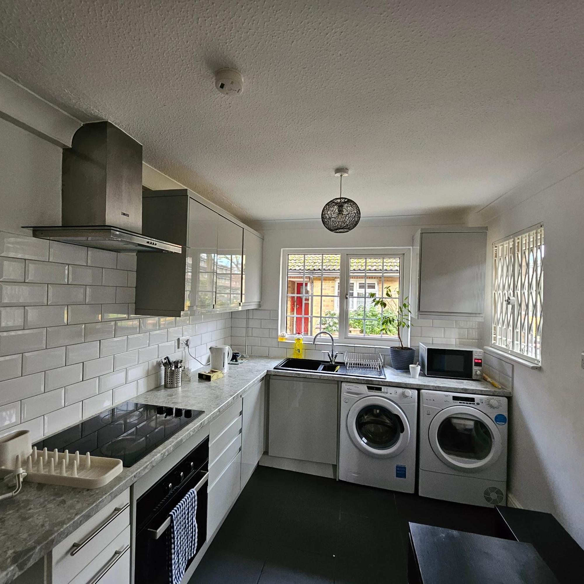 Modern Spacious 10 Minutes From Eye *