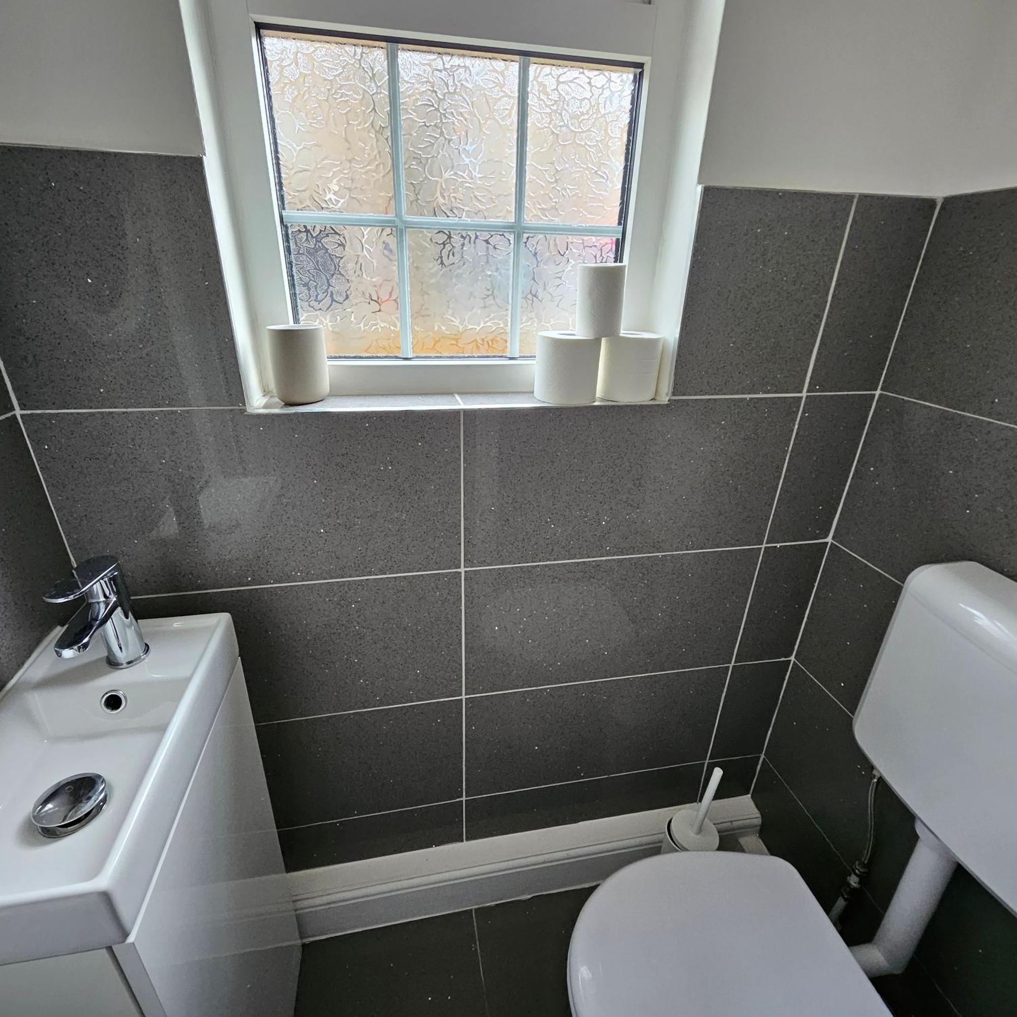 Modern Spacious 10 Minutes From Eye * Londres