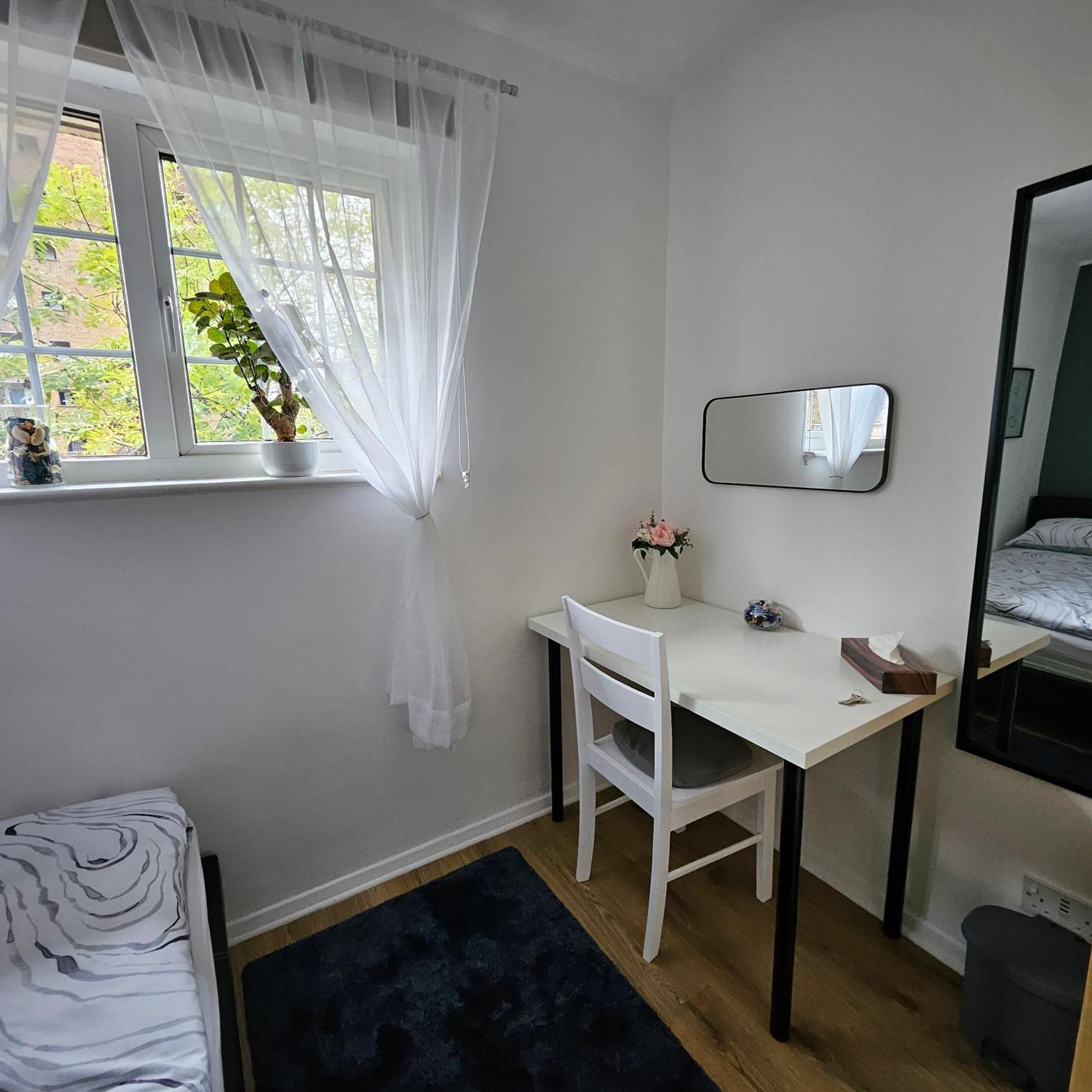 Modern Spacious 10 Minutes From Eye * Londres