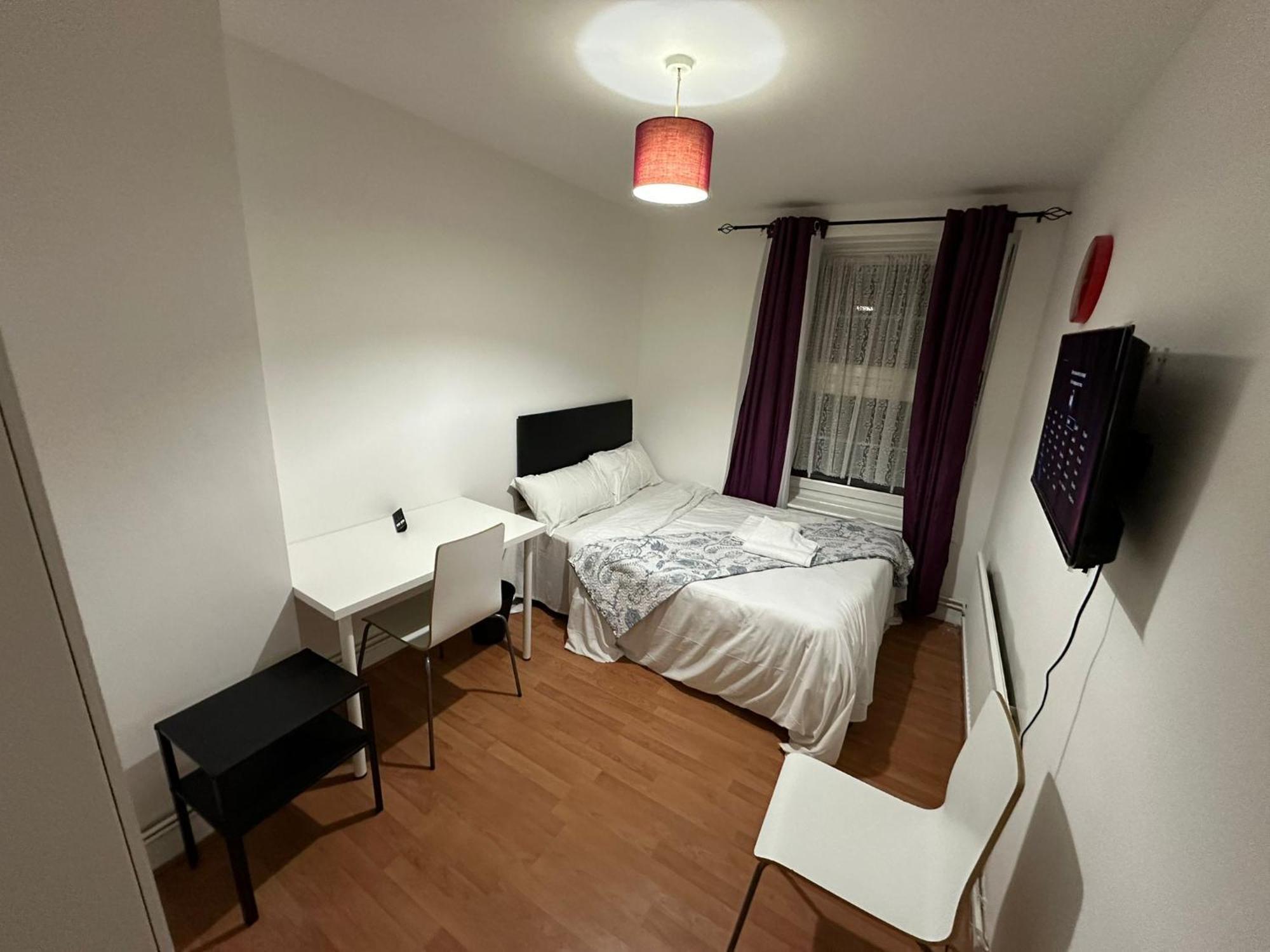 Beautiful 1 Private Bedroom In A Shared 3-bedroom Minutes Walk From Bethnal Londres