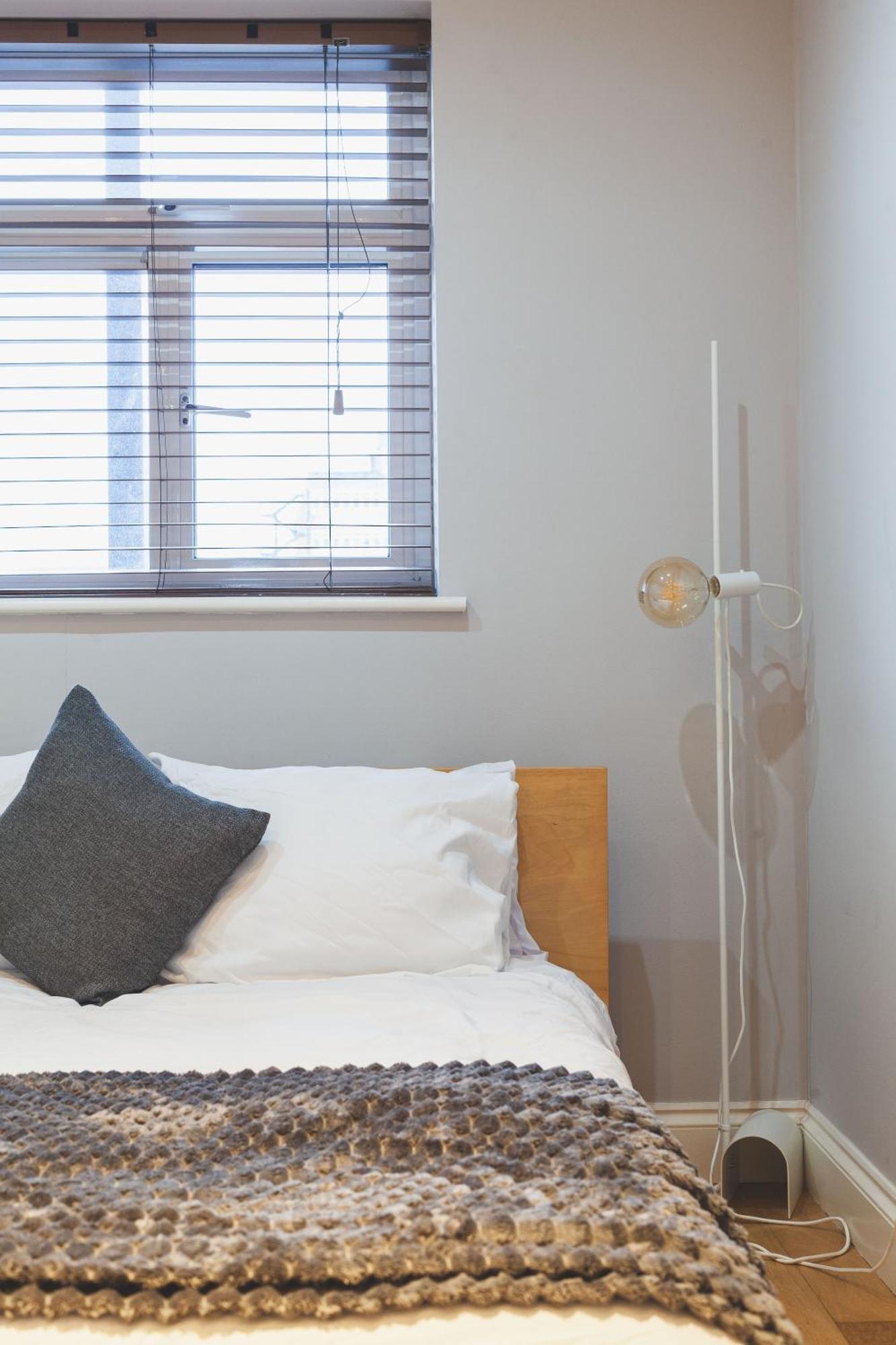 Relax And Unwind, King Beds Near Camden Town Londen