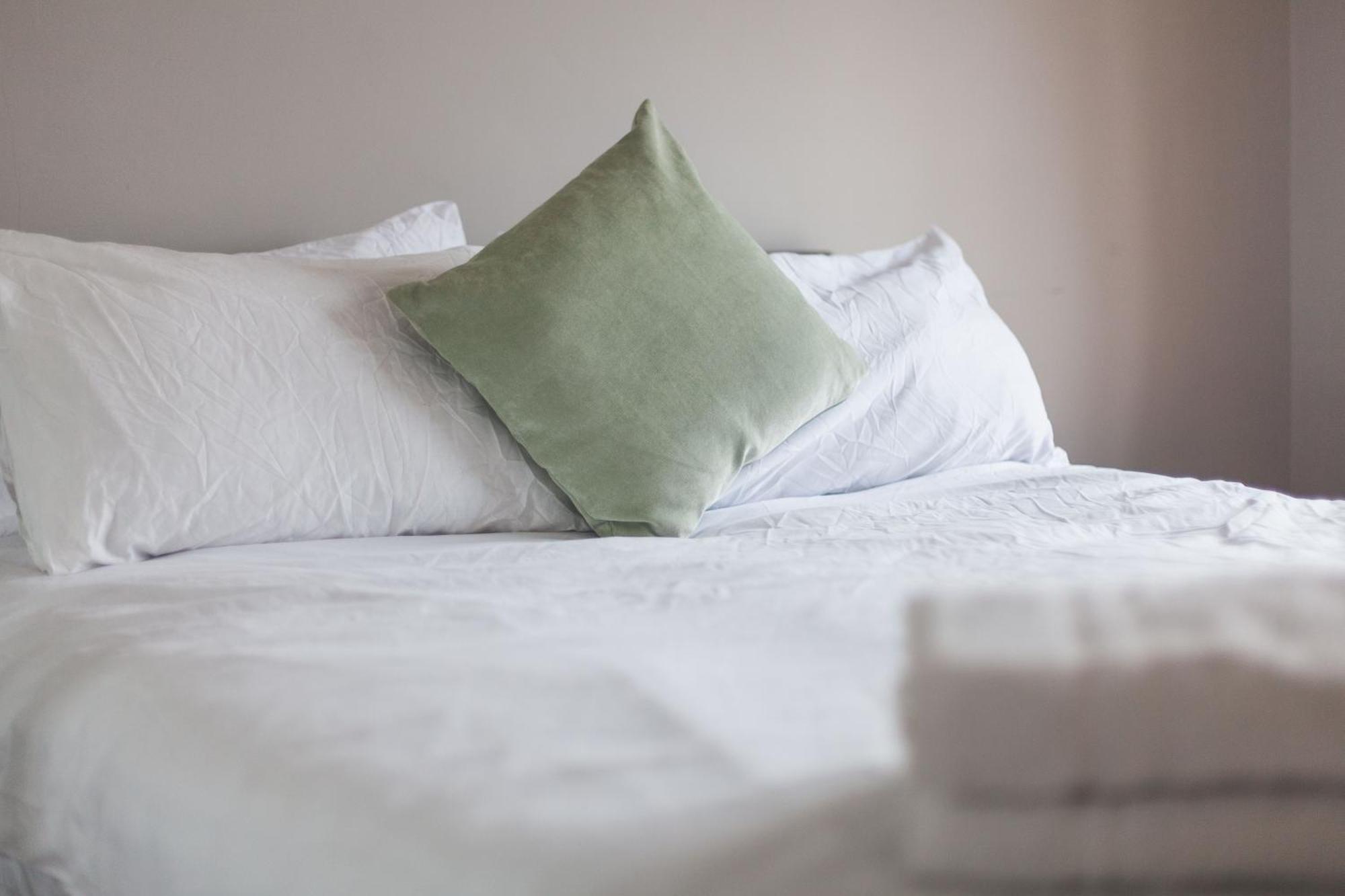 Relax And Unwind, King Beds Near Camden Town * Londen