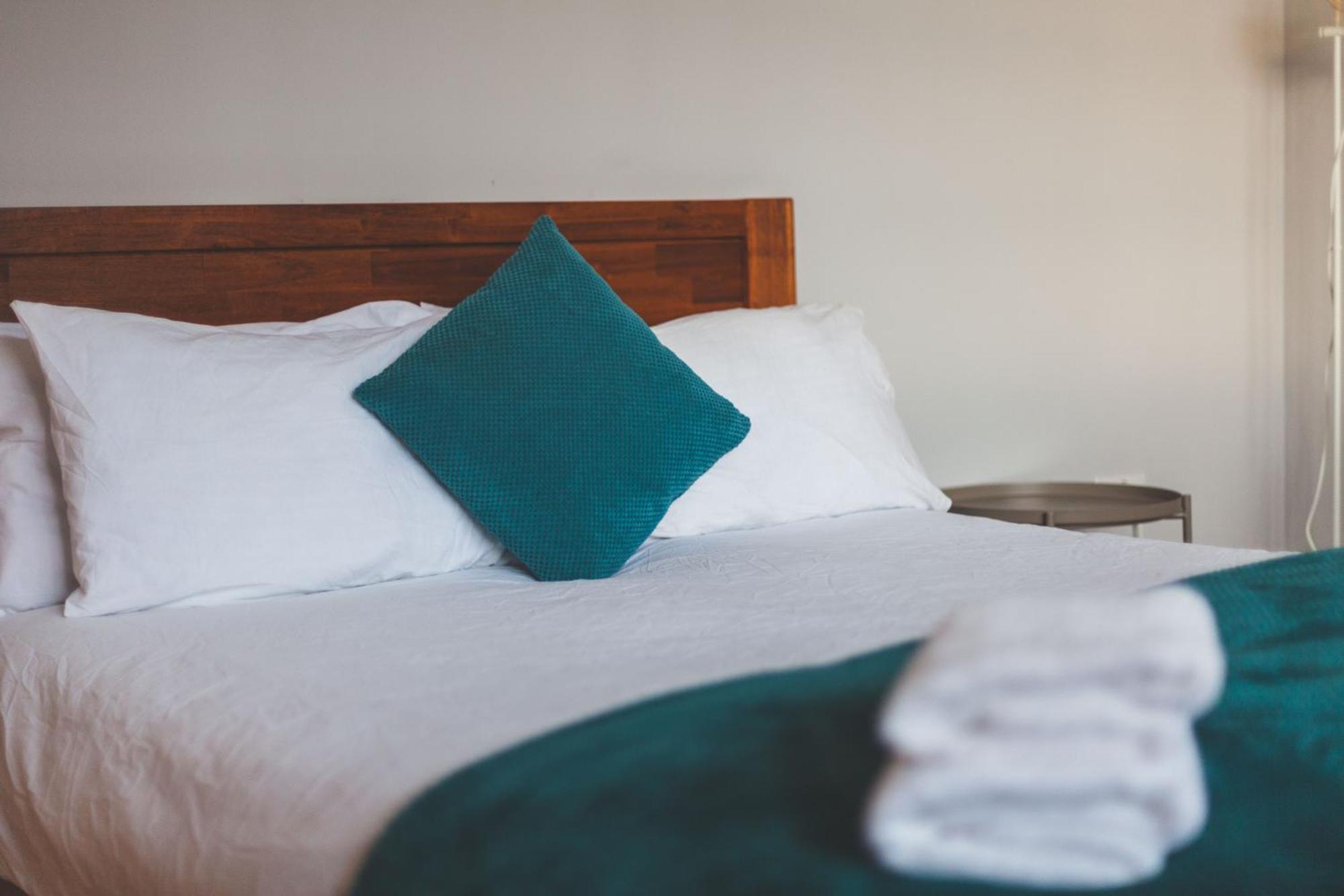 Relax And Unwind, King Beds Near Camden Town Londen