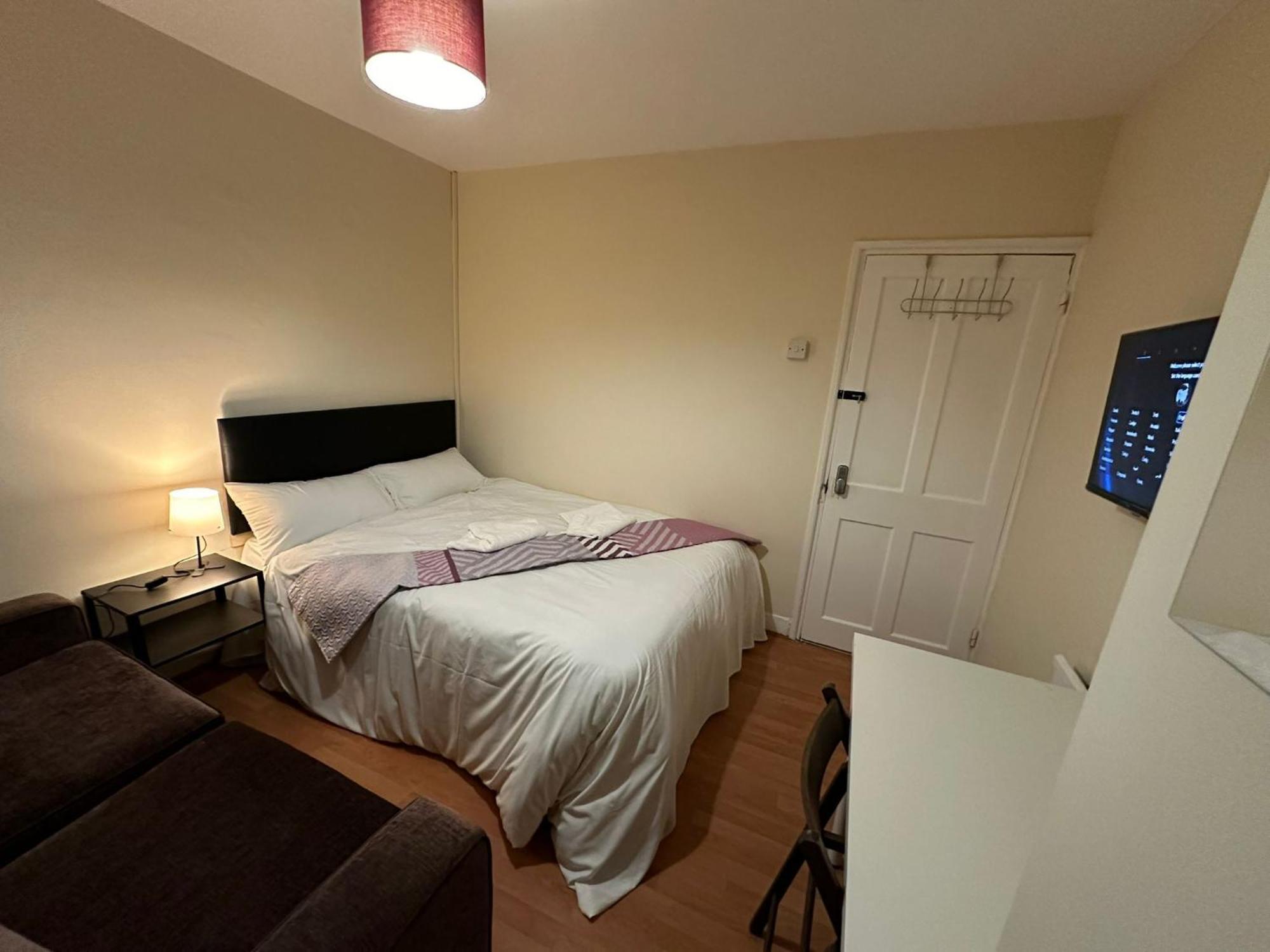 Apartment Beautiful 1 Private Bedroom In A Shared 3-Bedroom Apartment Minutes Walk From Bethnal Green London