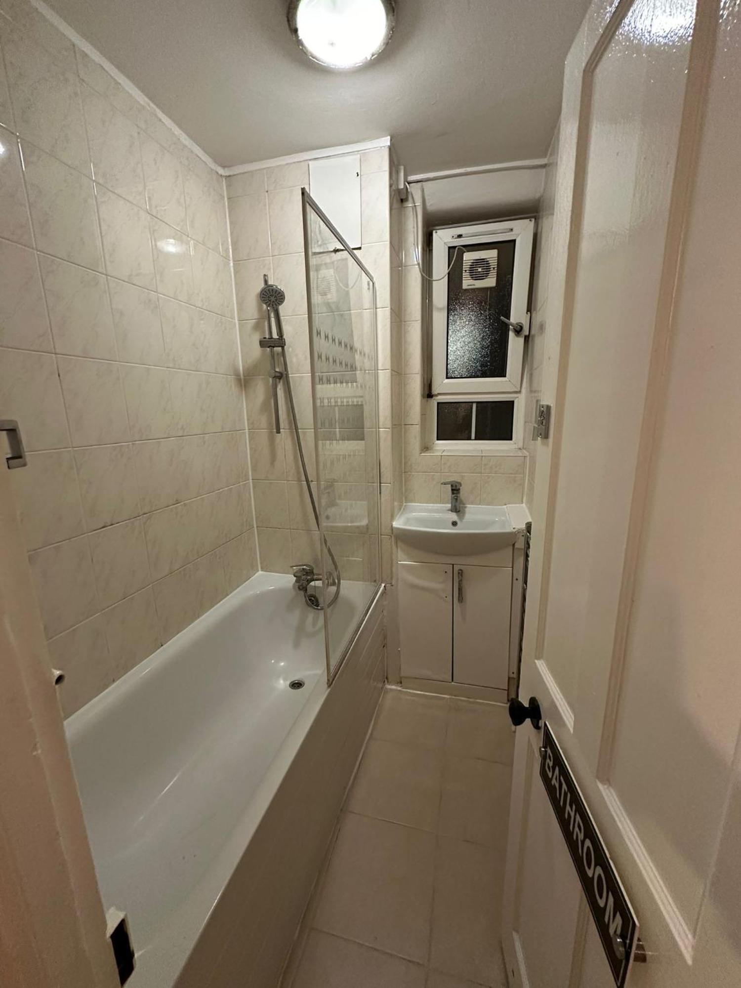 Beautiful 1 Private Bedroom In A Shared 3-Bedroom Apartment Minutes Walk From Bethnal Green