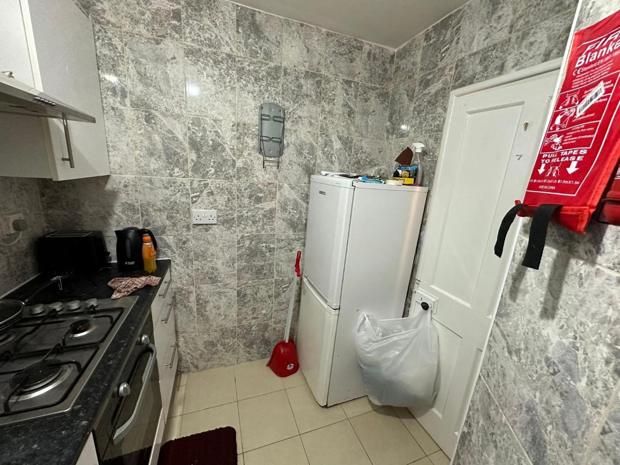 Apartment Beautiful 1 Private Bedroom In A Shared 3-Bedroom Apartment Minutes Walk From Bethnal Green London