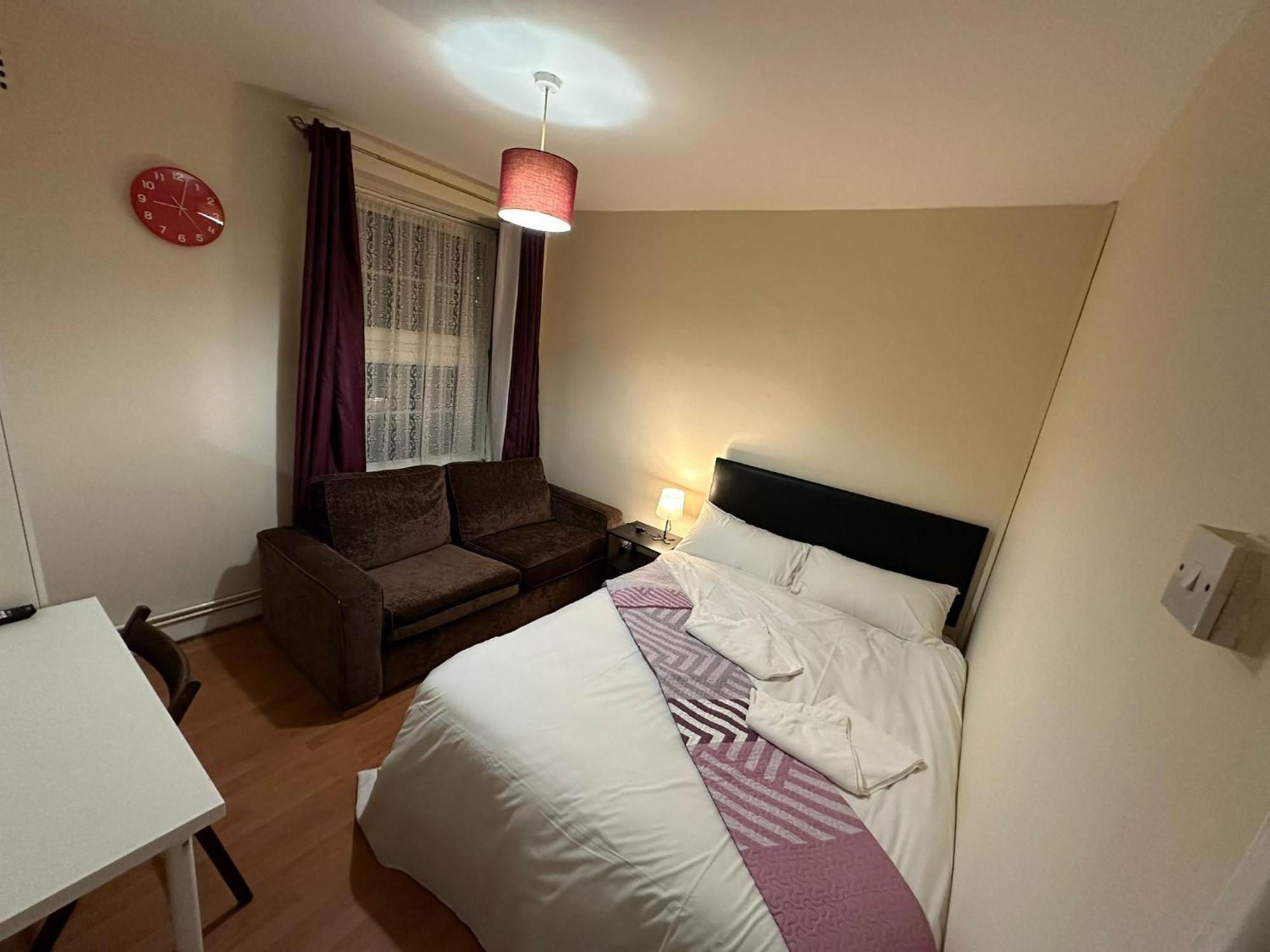 Apartment Beautiful 1 Private Bedroom In A Shared 3-Bedroom Apartment Minutes Walk From Bethnal Green *