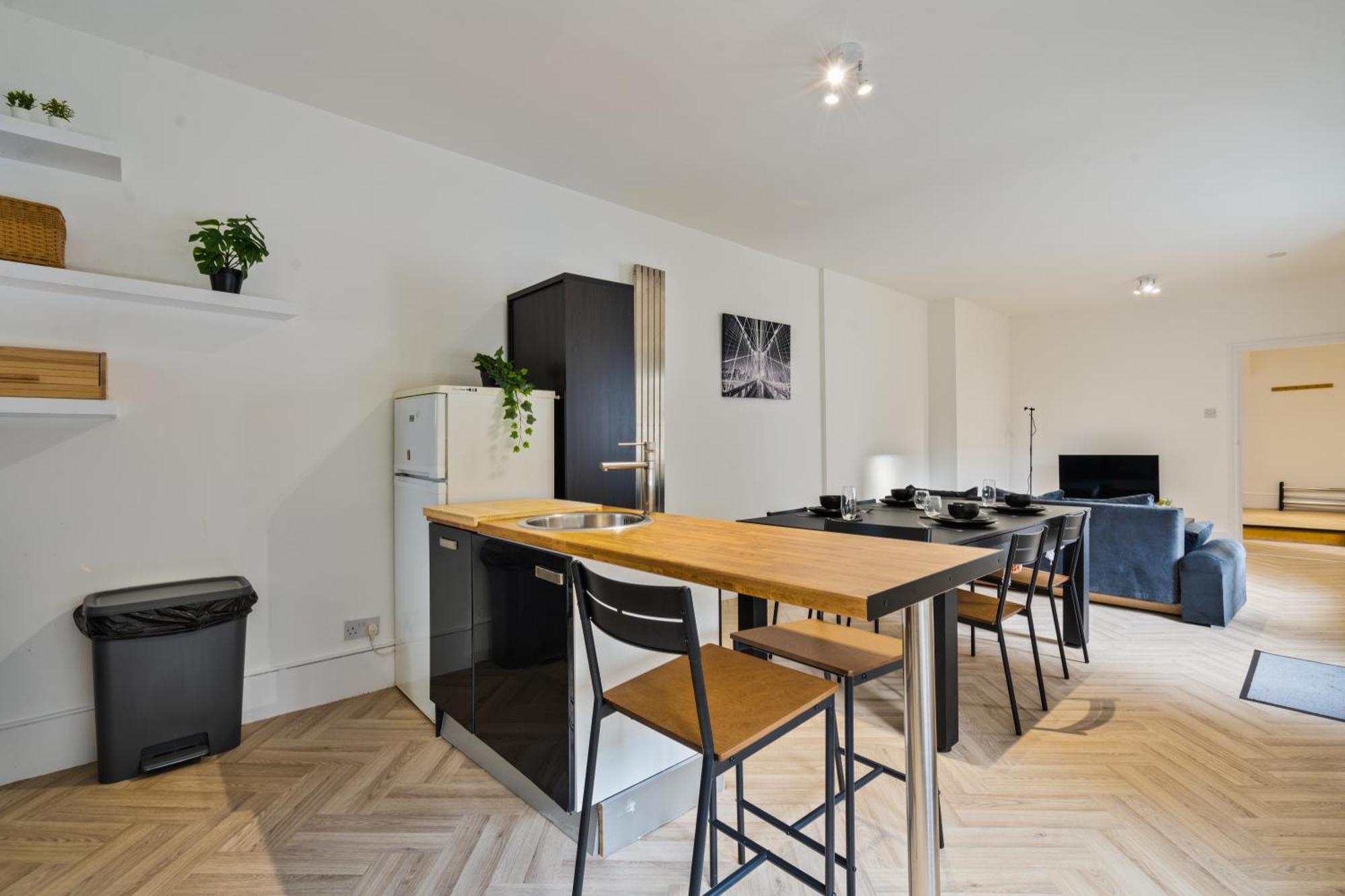 Pool Table High End - 2 Bedroom Flat