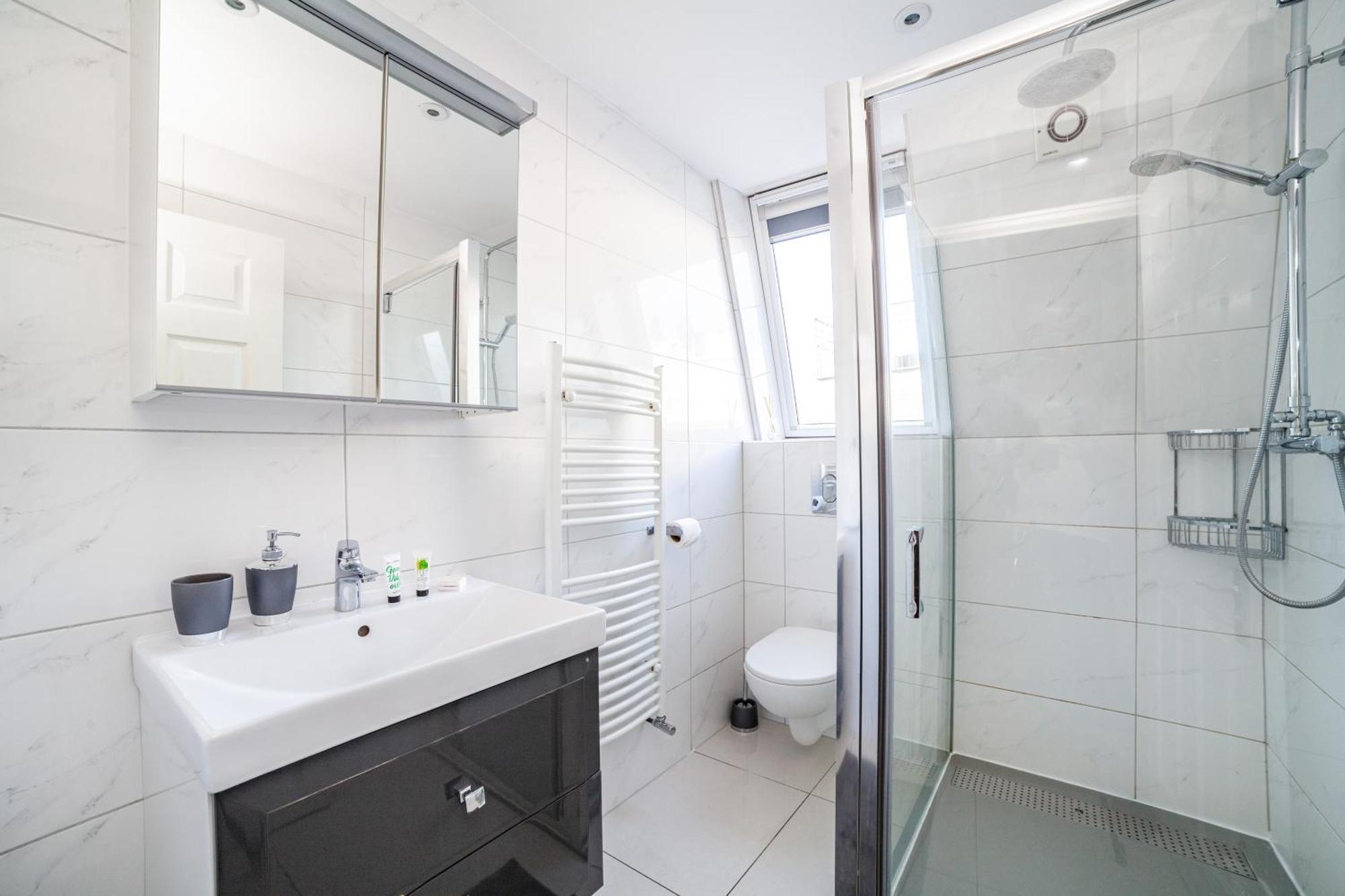 Perfect 3 King Bed Flat Near Islington * Londres
