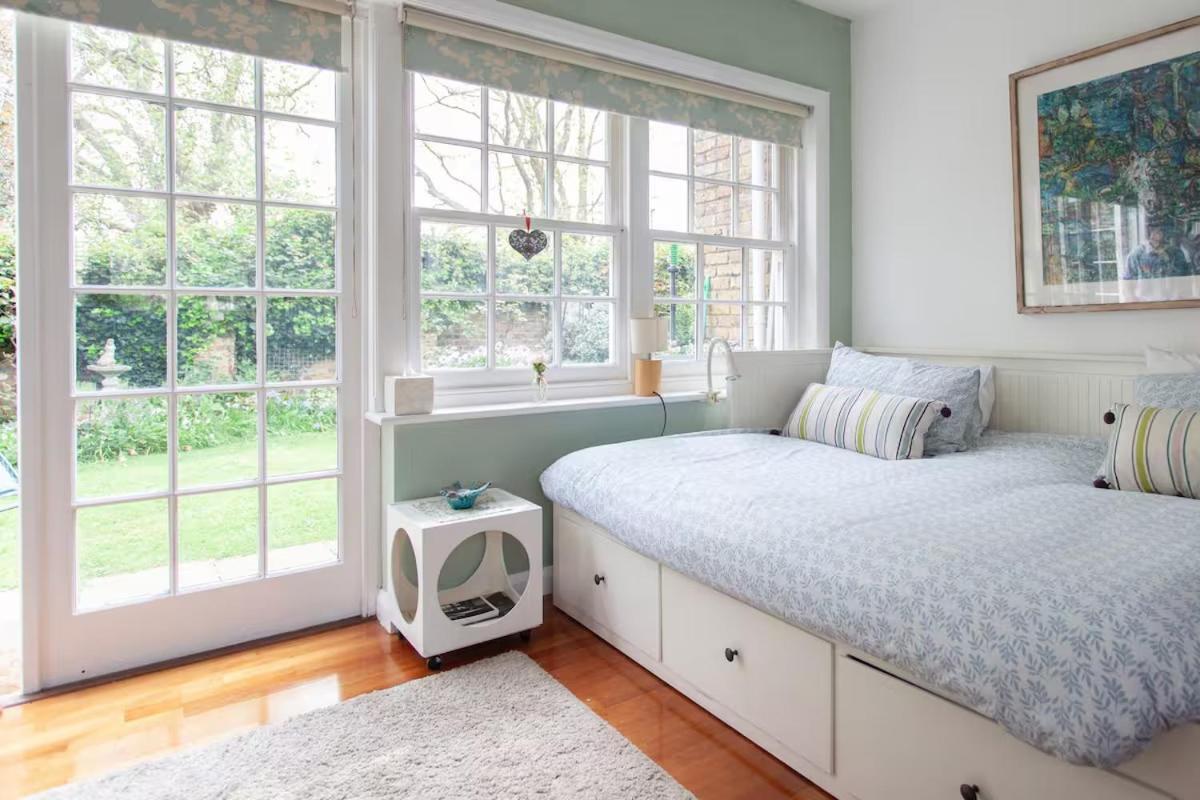 Bed and breakfast Self Contained Garden *