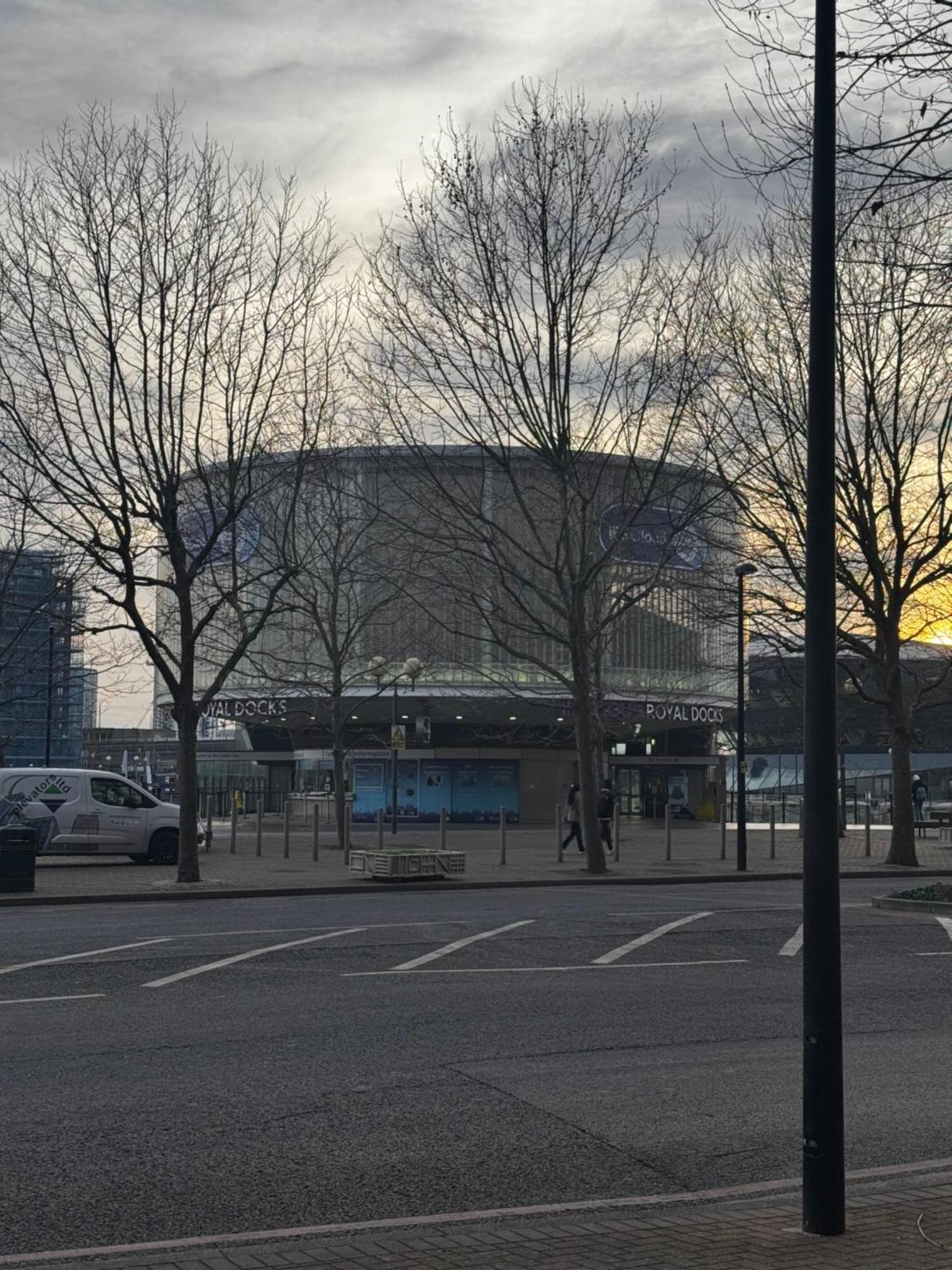 Entire Flat Excel, Ifs Clouds, O2 Arena, Airport Apartamento