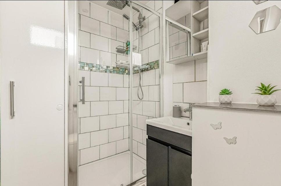 Amazing Marina-overlooking 1bed * Londres