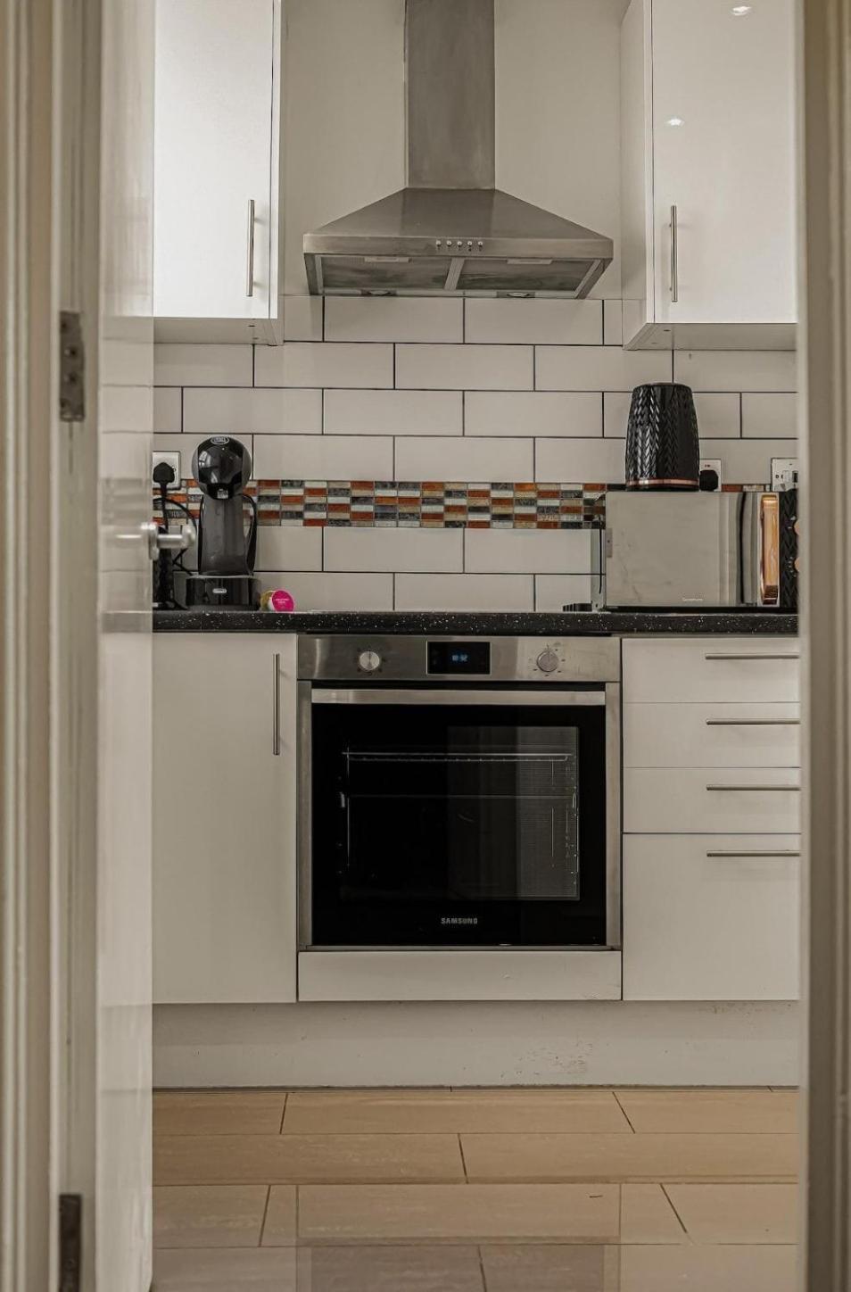 Amazing Marina-overlooking 1bed Londres