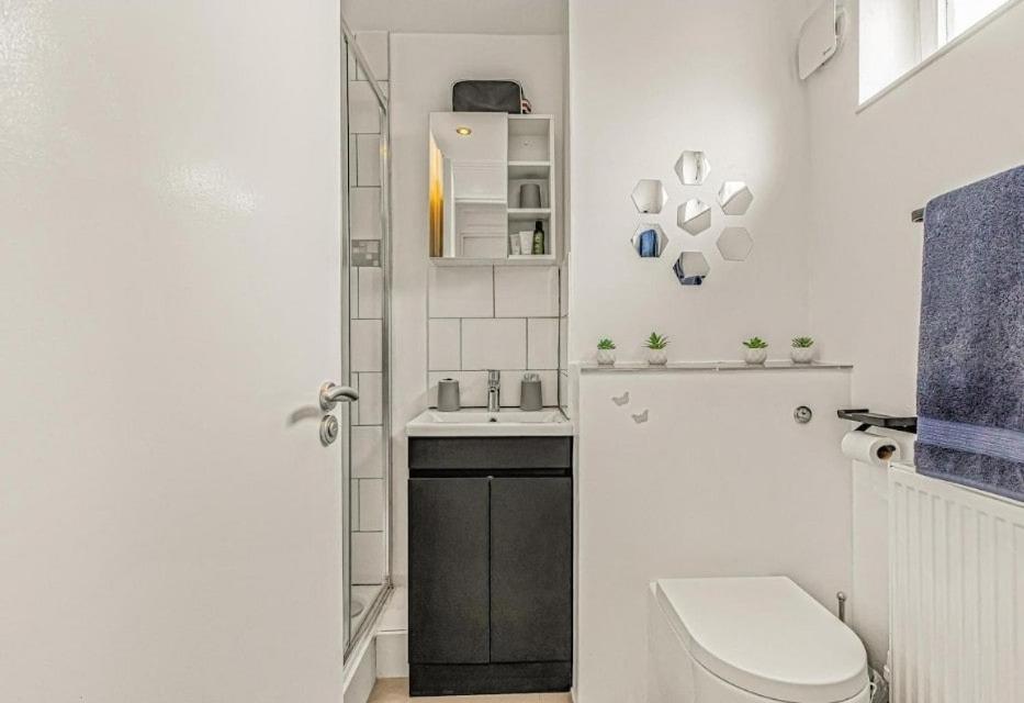 Amazing Marina-overlooking 1bed * Londres