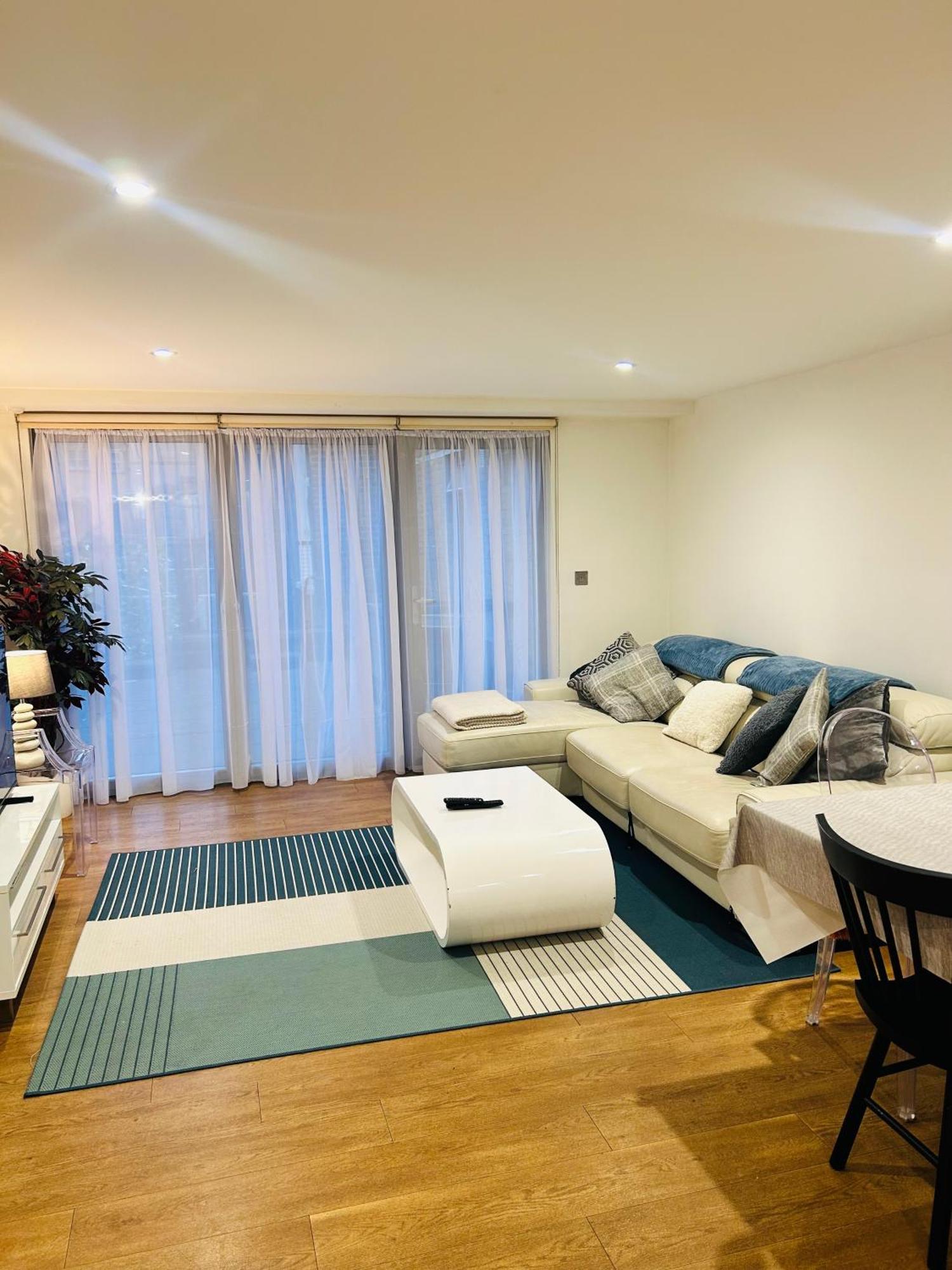 Modern 2 Bed 2 Bath With Outdoor Space Hyde Park * Londres