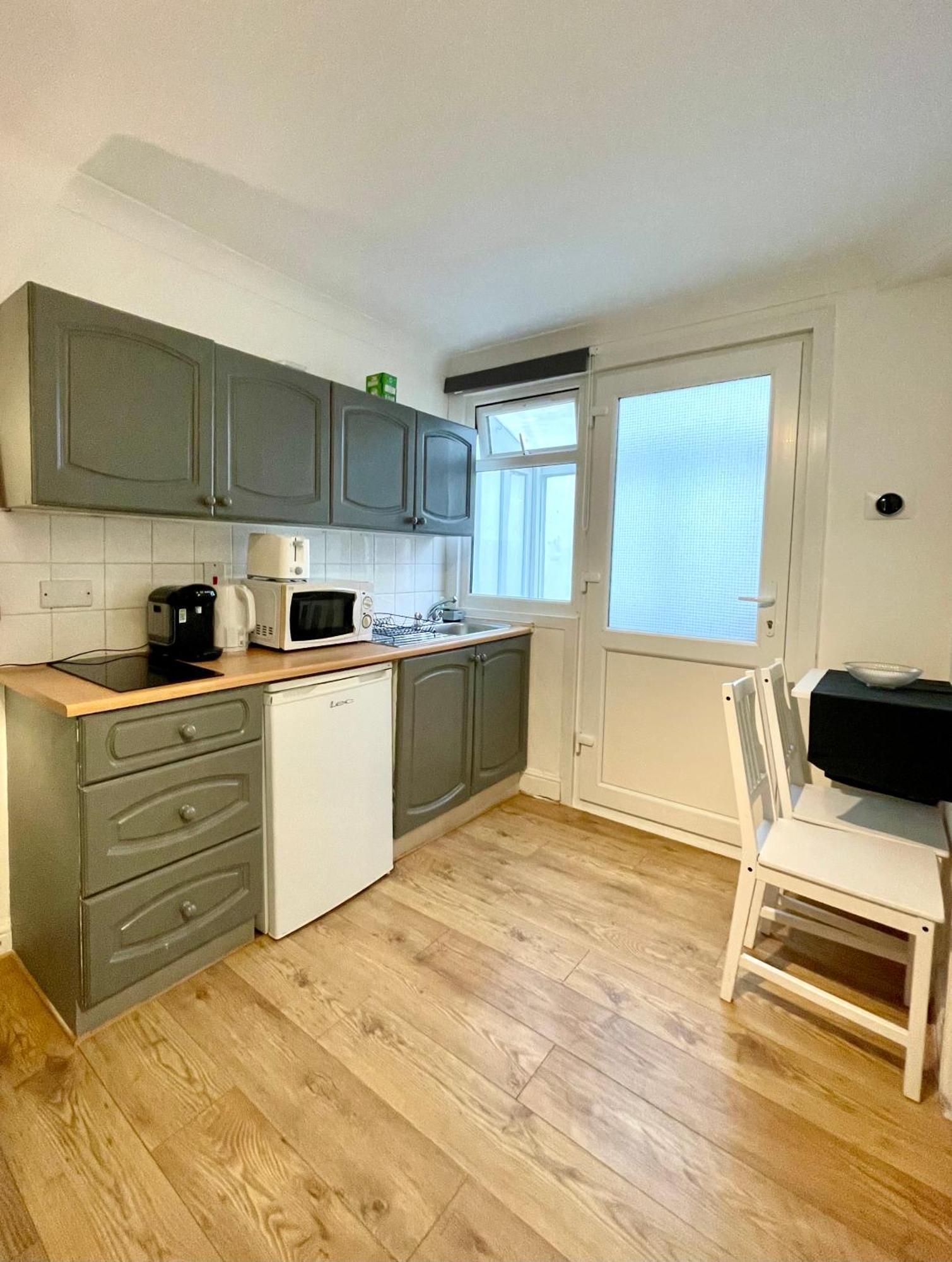 A Ground Floor Flat With Garden * Londres