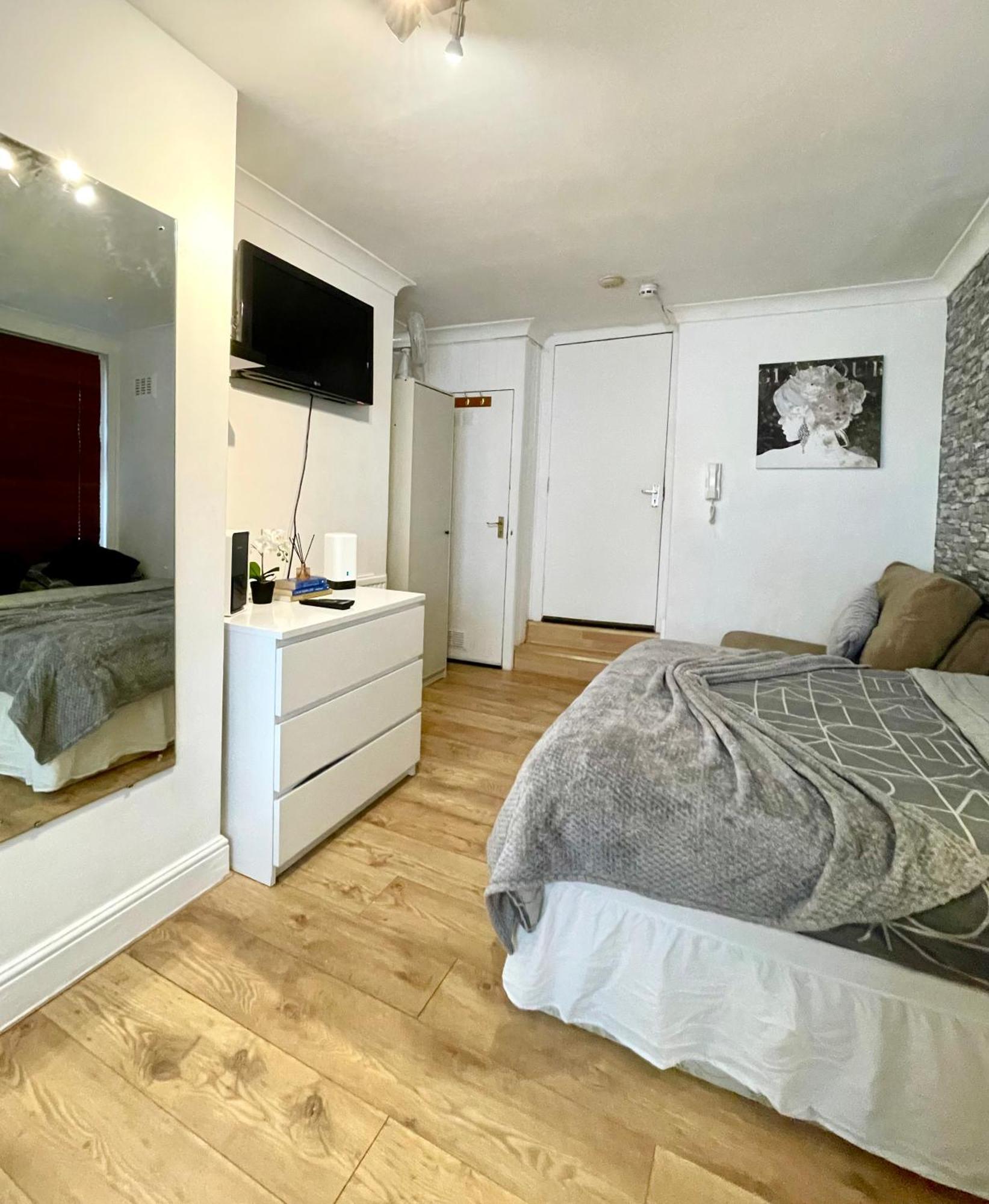 Appartement A Ground Floor Flat With Garden