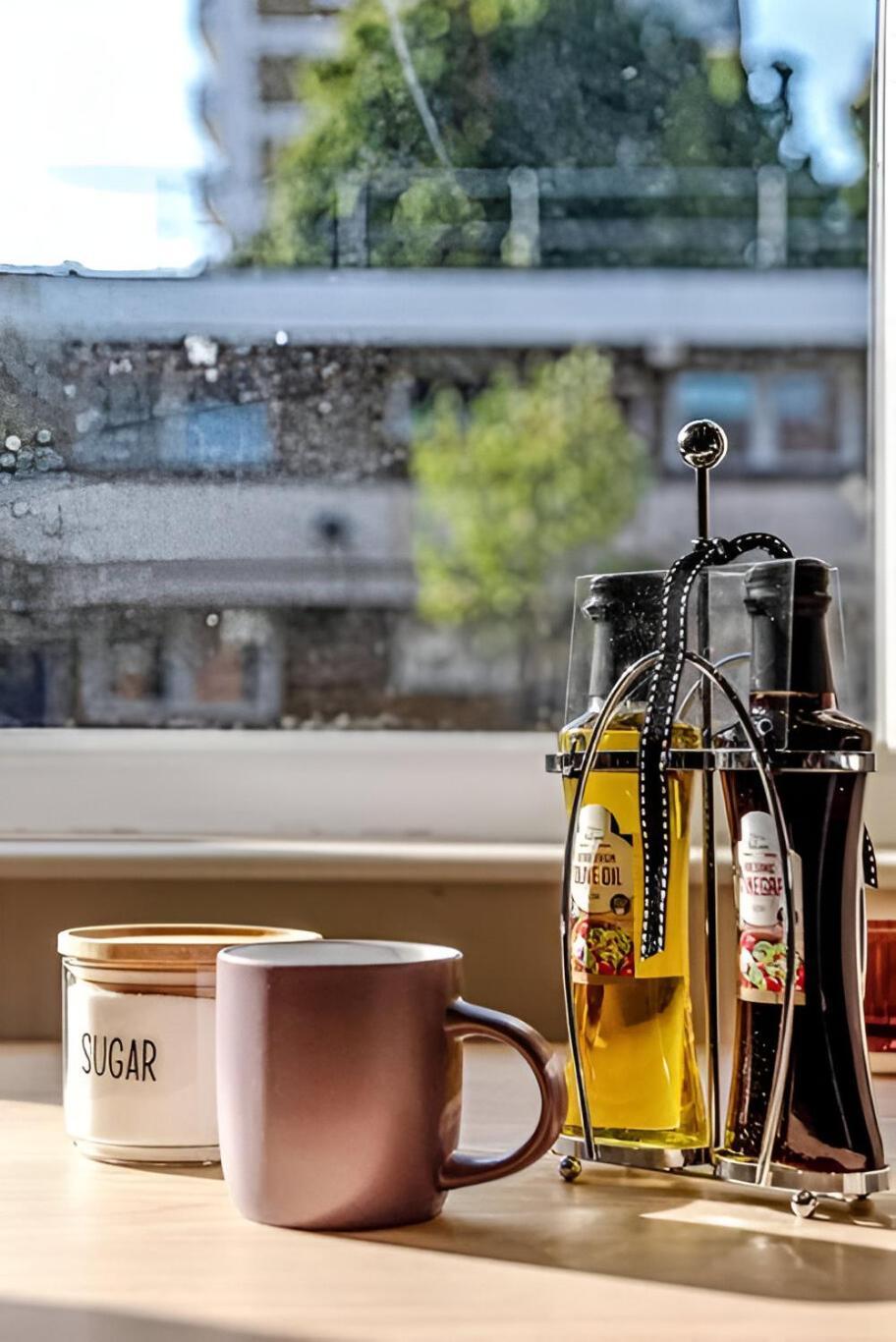 Beautifully Designed With Full Kitchen * Londres