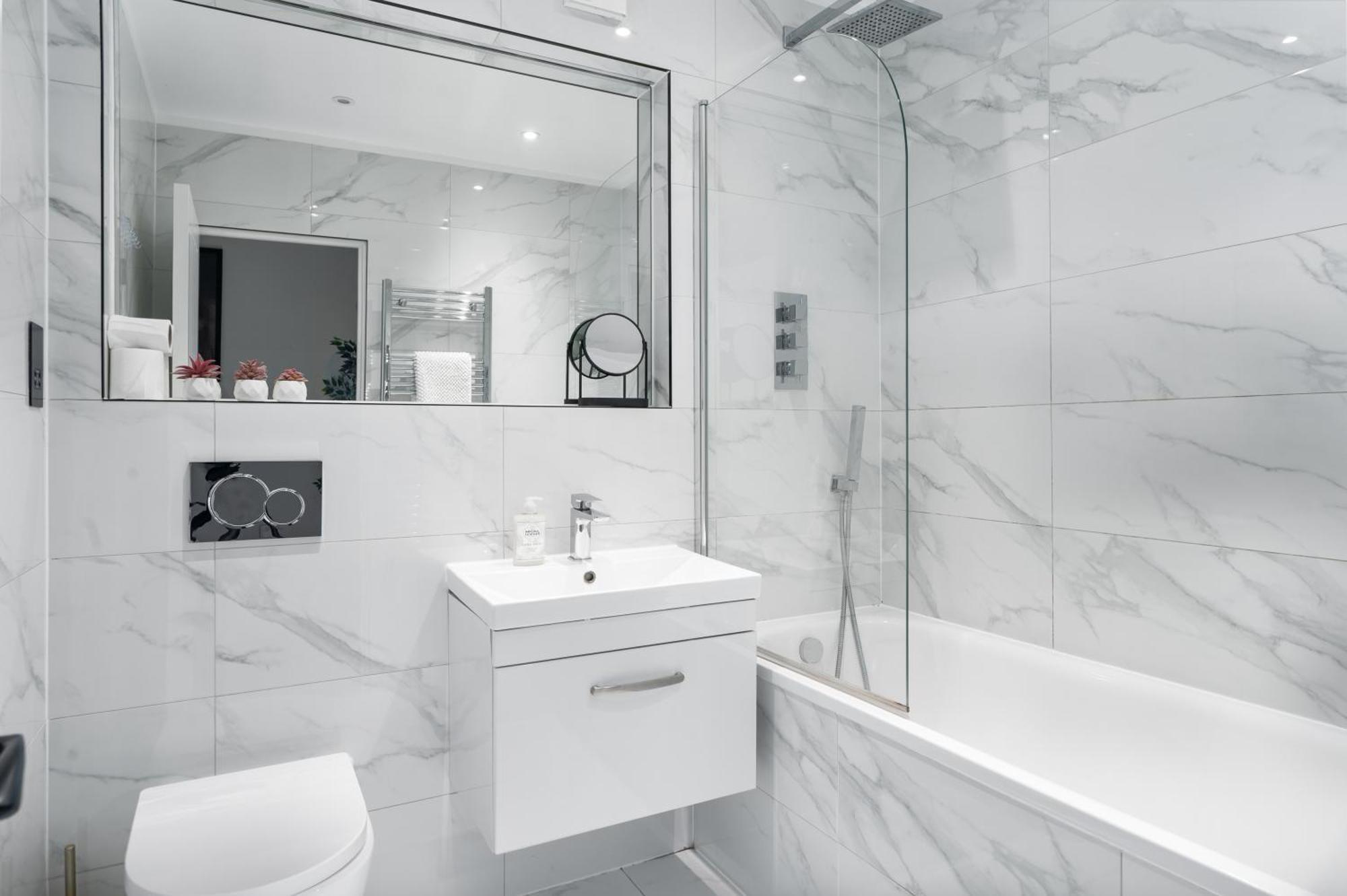 Stylish And Modern 2 Bedroom Flat, Finsbury Park, Sleeps Up To 6 Guests 3 Double Beds, Near Emirates Stadium Apartamento