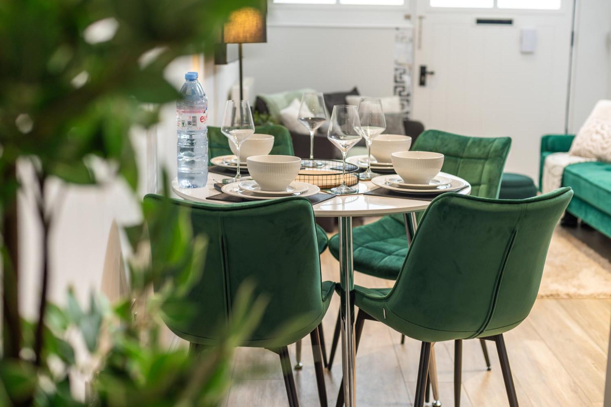 Stylish And Modern 2 Bedroom Flat, Finsbury Park, Sleeps Up To 6 Guests 3 Double Beds, Near Emirates Stadium Appartement