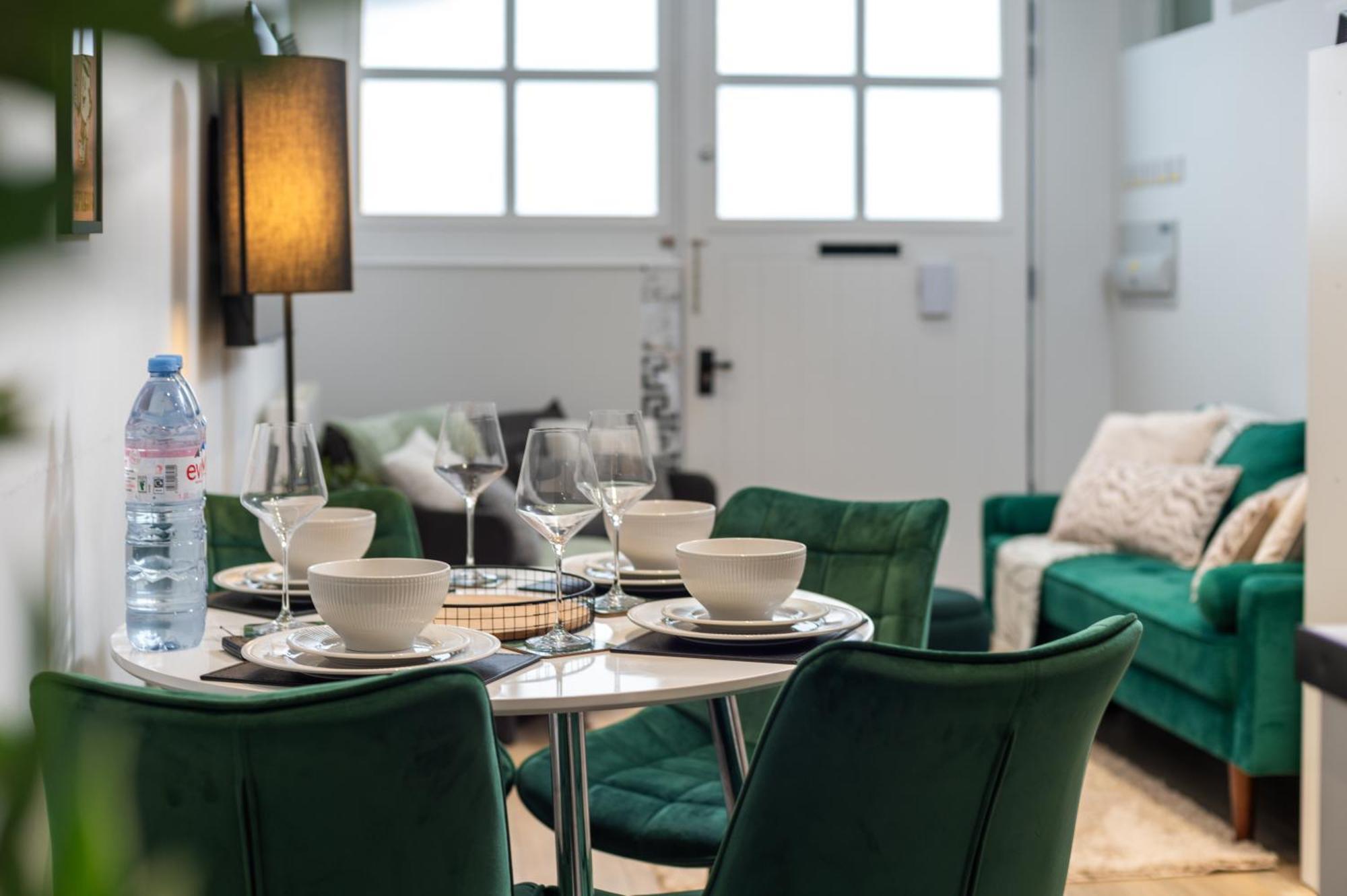 Stylish And Modern 2 Bedroom Flat, Finsbury Park, Sleeps Up To 6 Guests 3 Double Beds, Near Emirates Stadium * Londres