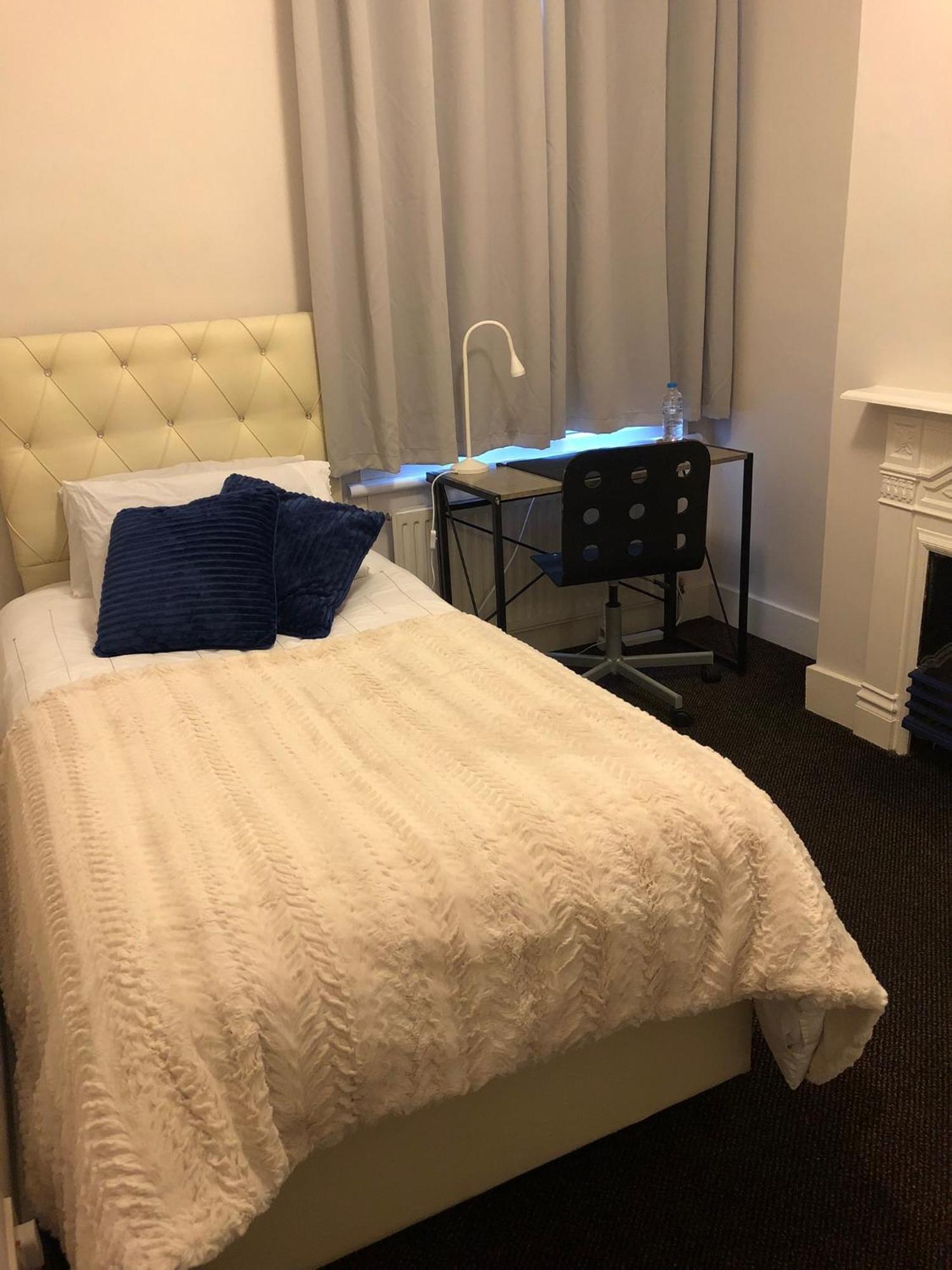 Cozy Single And Double * London