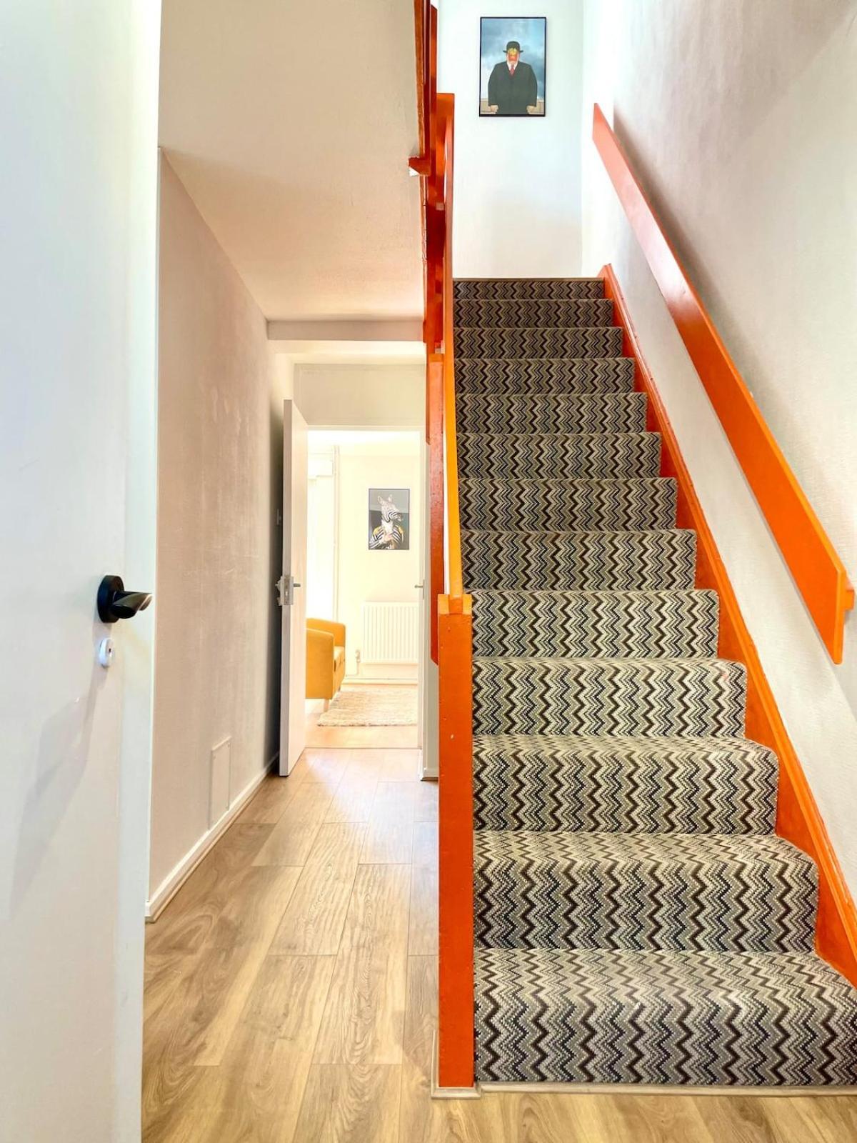 Colourful 4 Bedroom - Mile End - Central, Hammersmith & And District Lines *