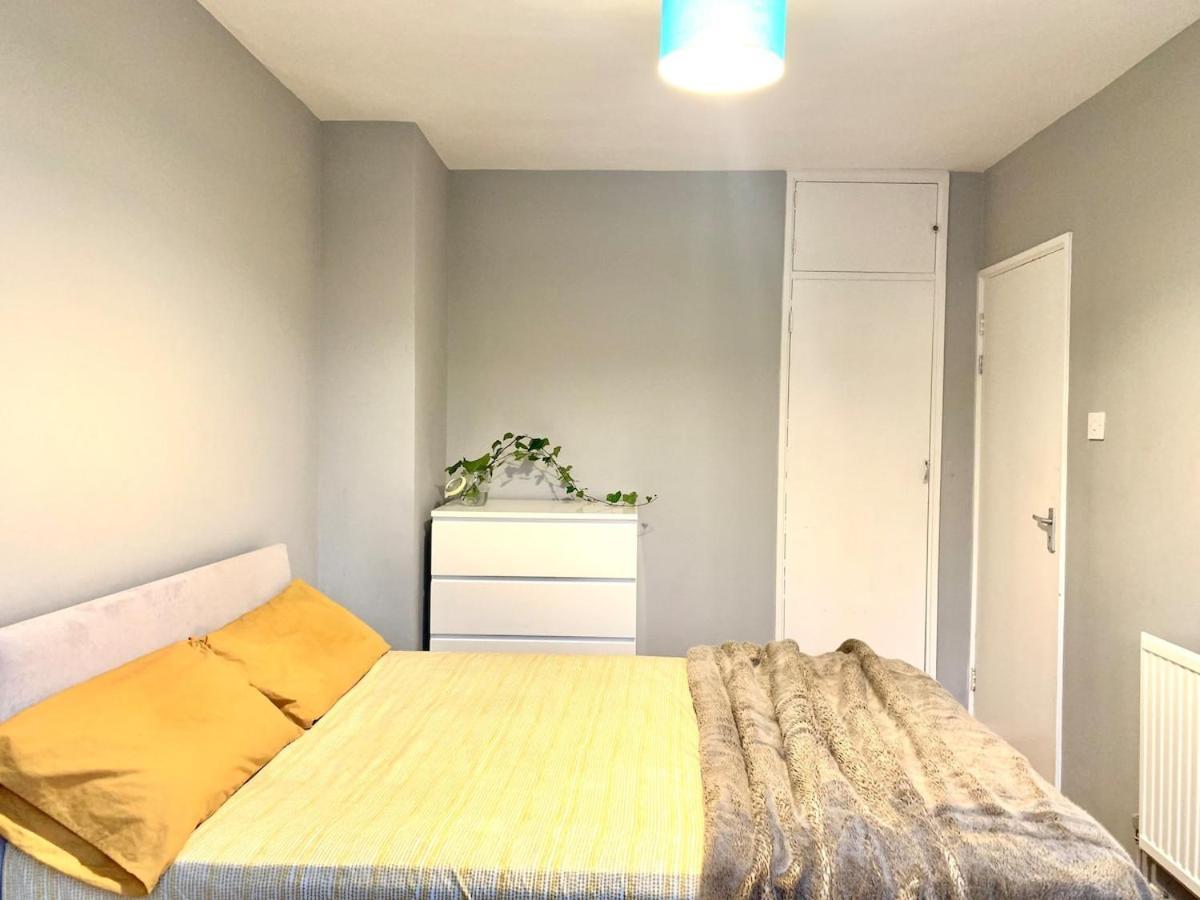 Colourful 4 Bedroom - Mile End - Central, Hammersmith & And District Lines Londres