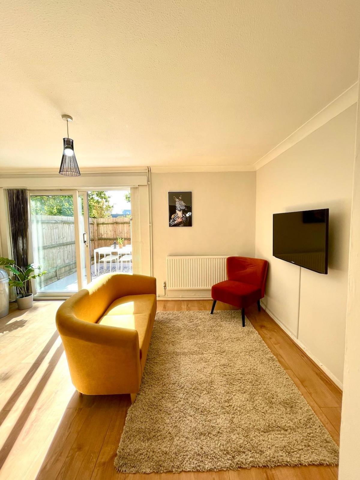 Colourful 4 Bedroom - Mile End - Central, Hammersmith & And District Lines Londres