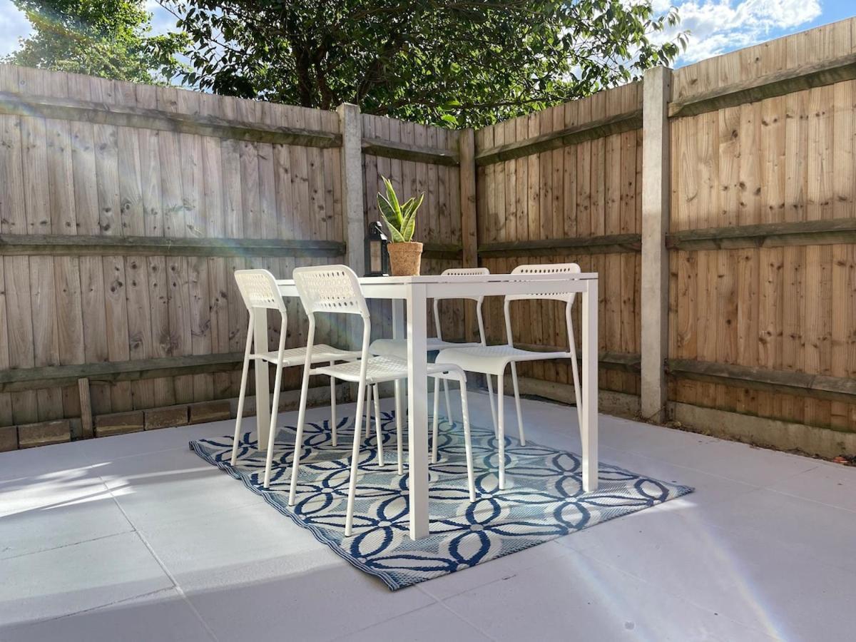 Colourful 4 Bedroom - Mile End - Central, Hammersmith & And District Lines Hébergement de vacances Londres