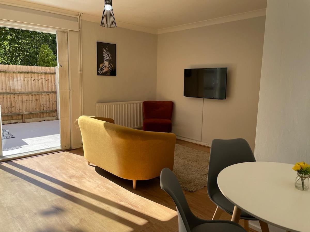 Colourful 4 Bedroom - Mile End - Central, Hammersmith & And District Lines Hébergement de vacances Londres