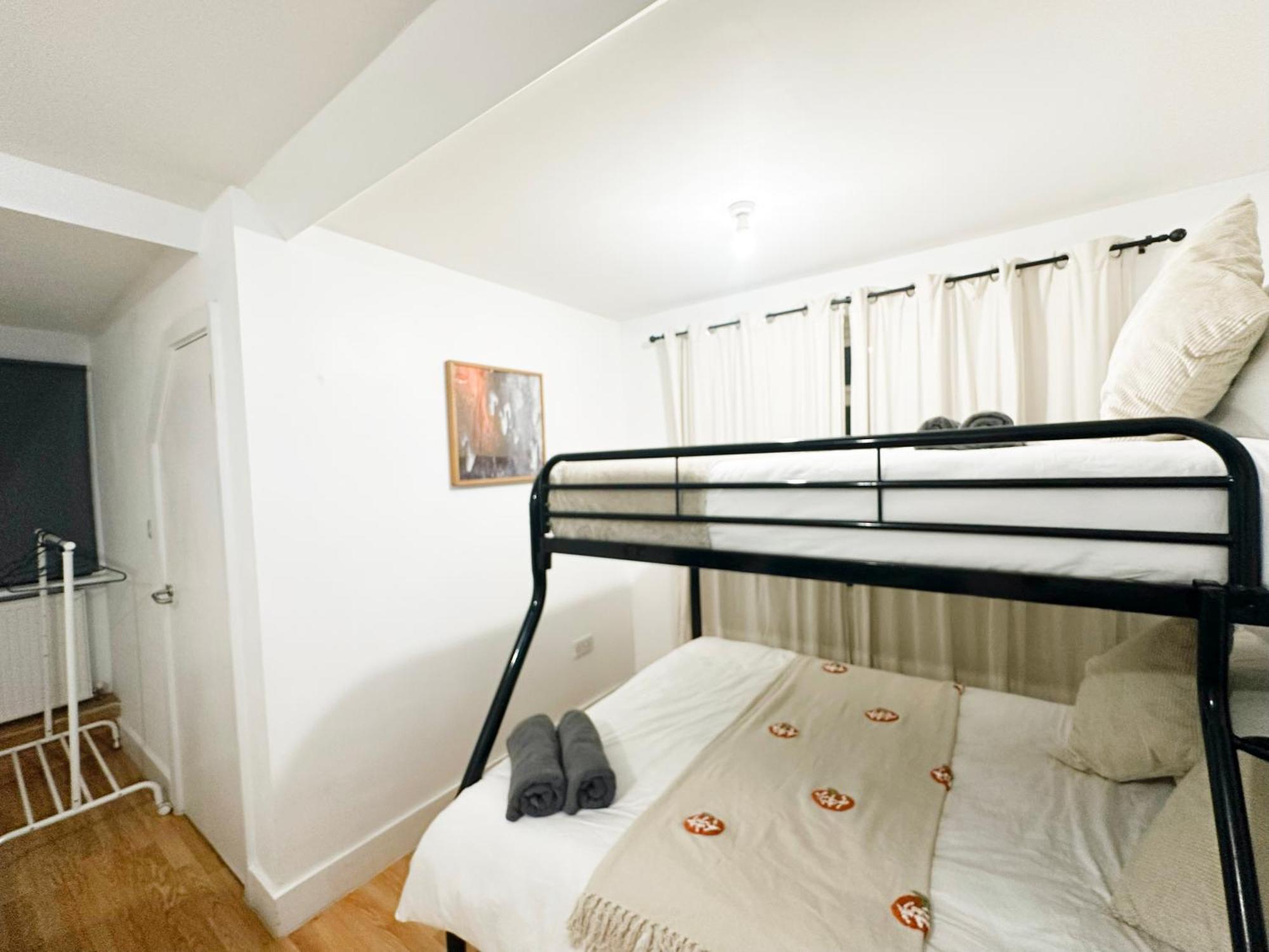 Wembley Stadium Rooms, 12mins * Londres