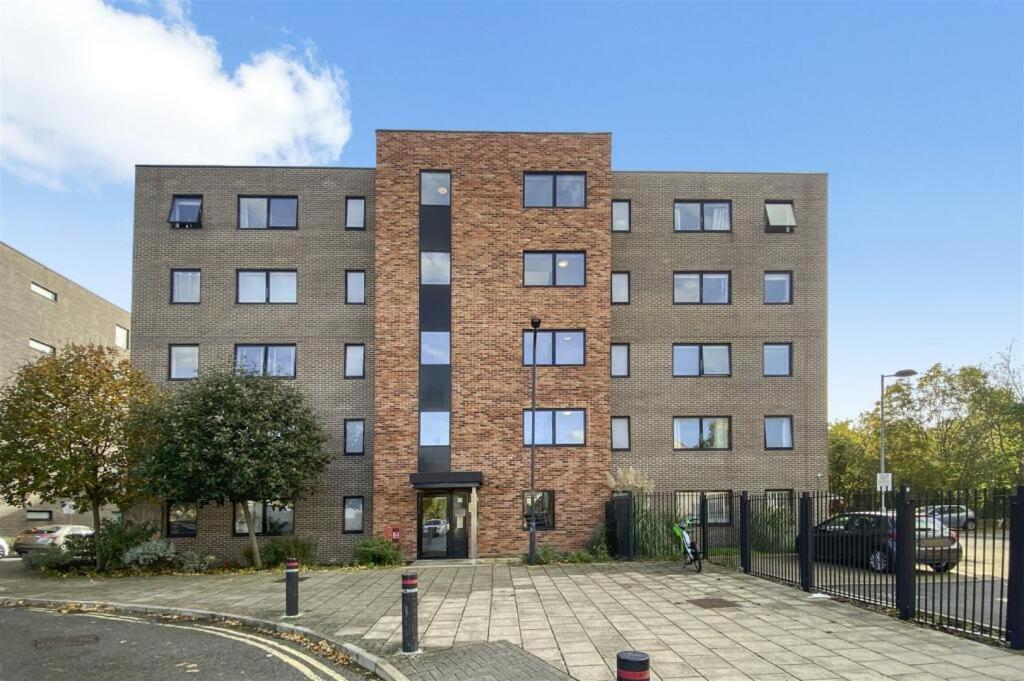 Appartement With Wembley View