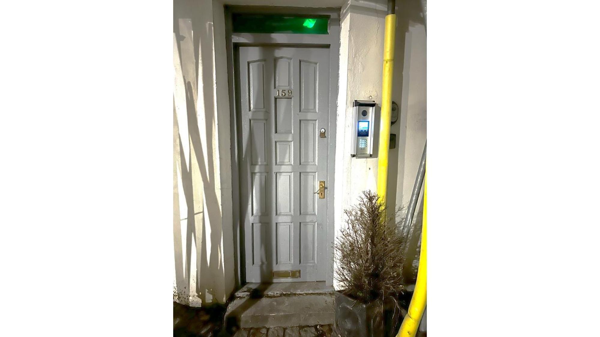 4 Bedrooms Flat In