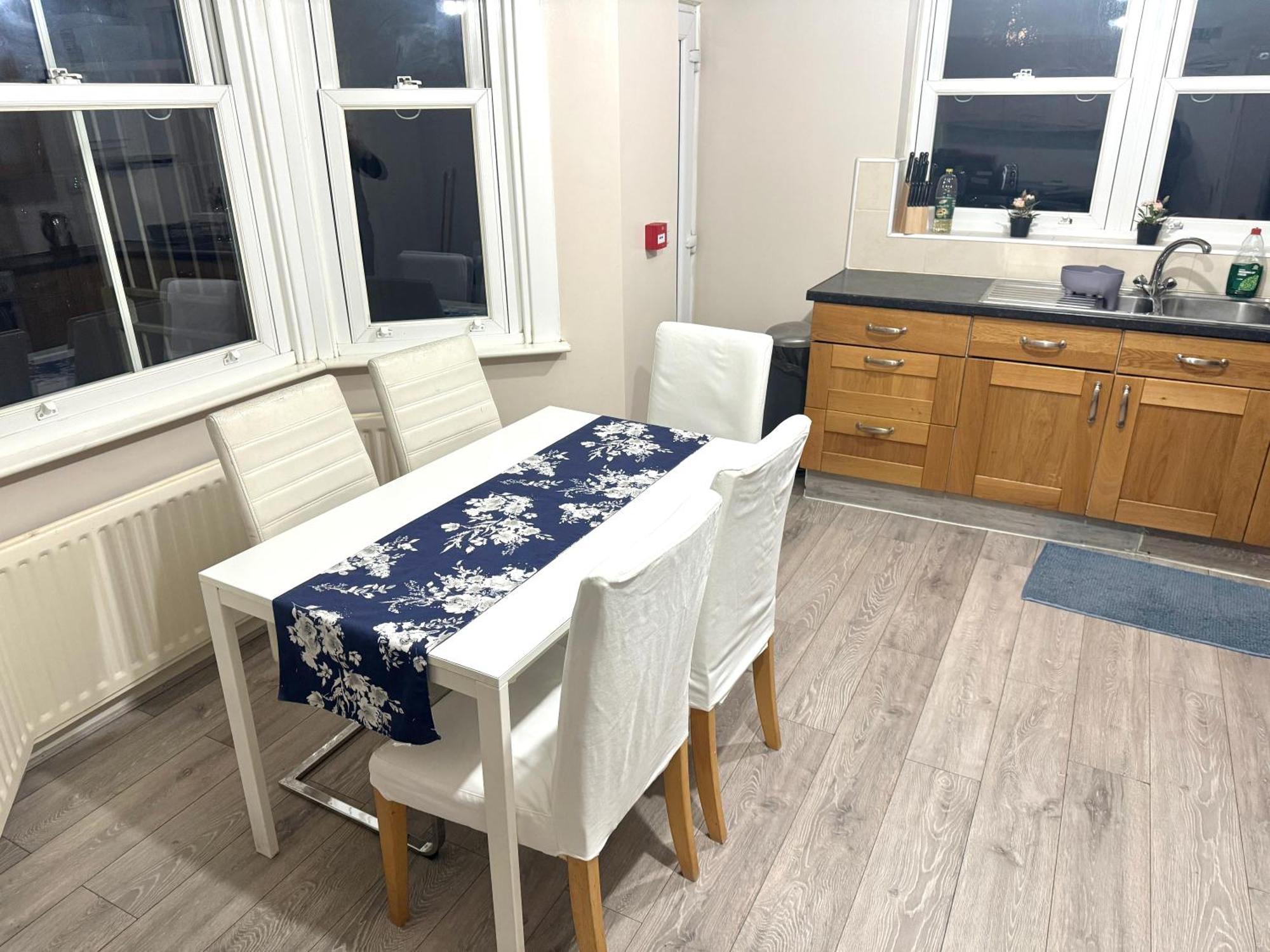 Privatunterkunft Private Bedrooms In Finsbury Park Station *
