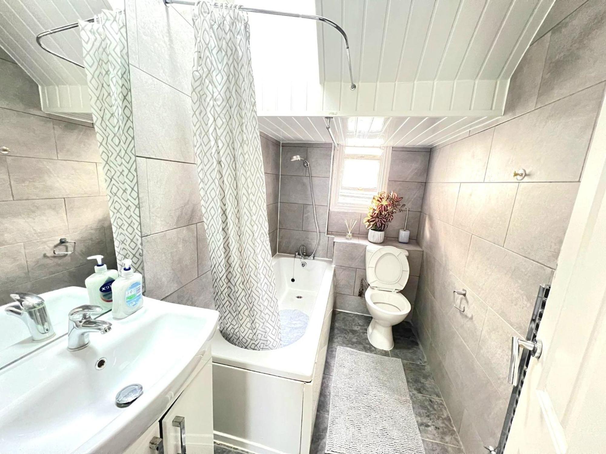 Apartment Comfortable 1-bedroom In The Heart Of *