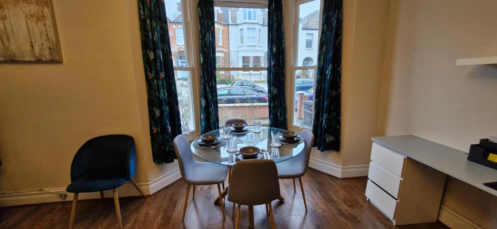 Charming Flat In Wimbledon *