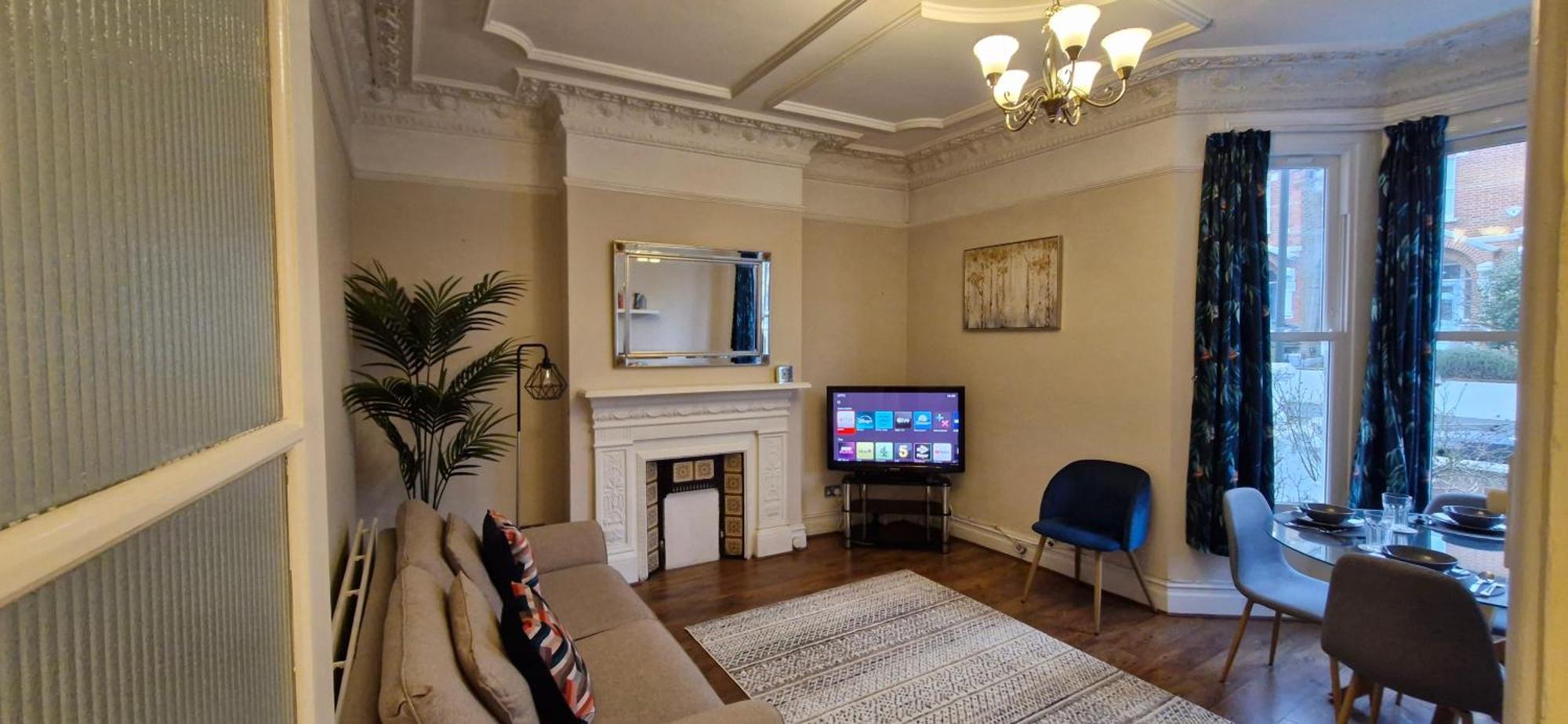 Charming Flat In Wimbledon