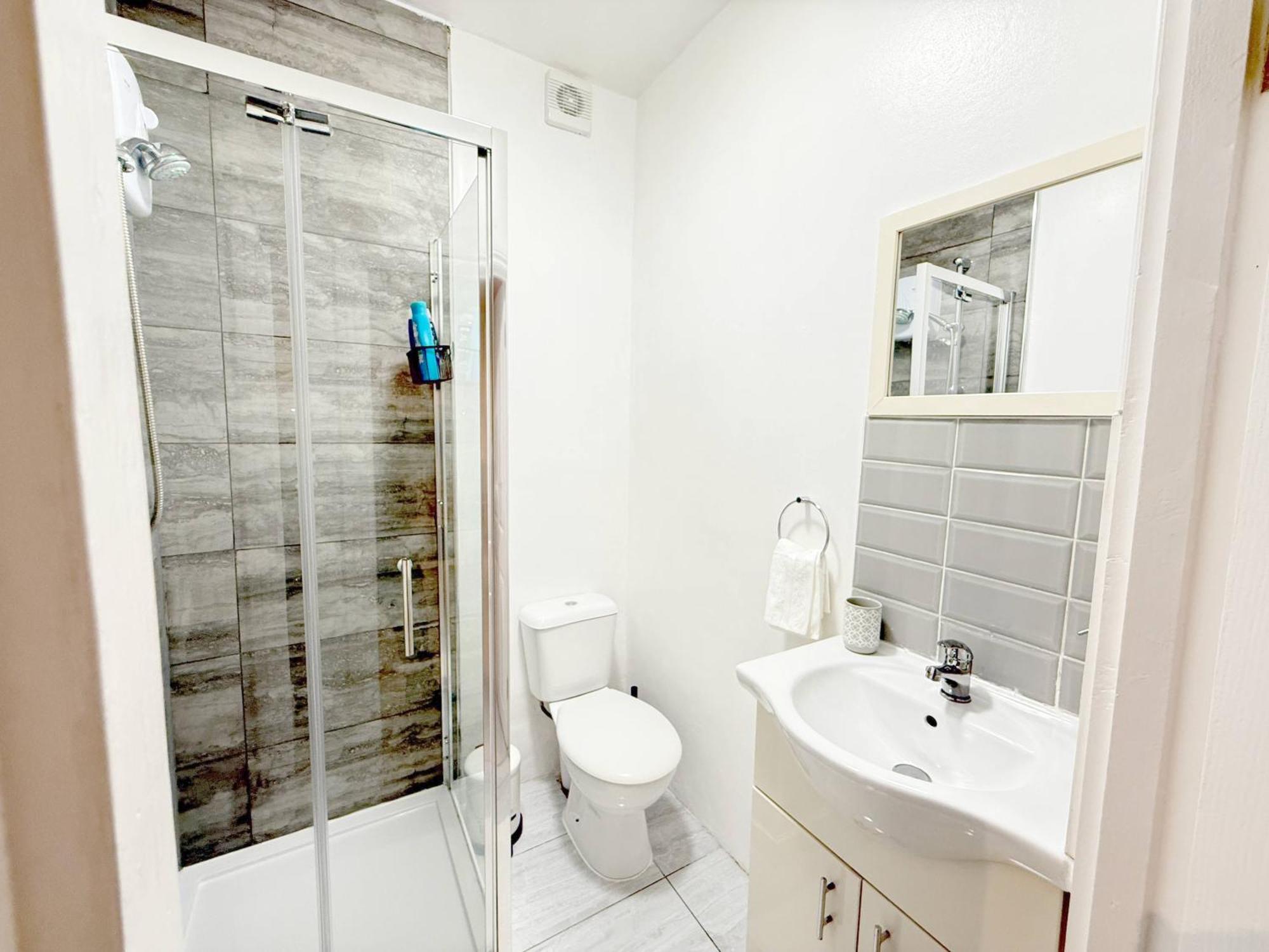 Modern & Cosy 2 Bedroom With Free Parking Near Wembley Londres