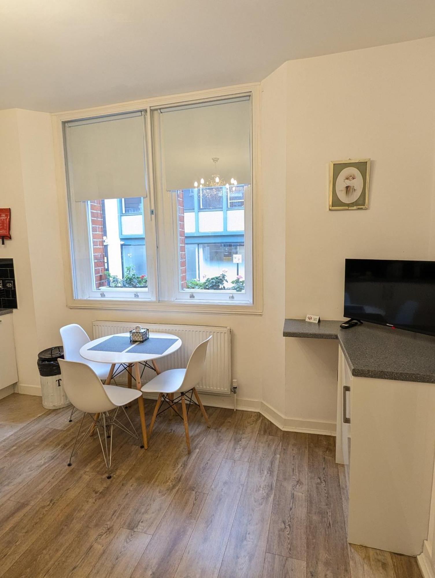 Apartment - Great Location *