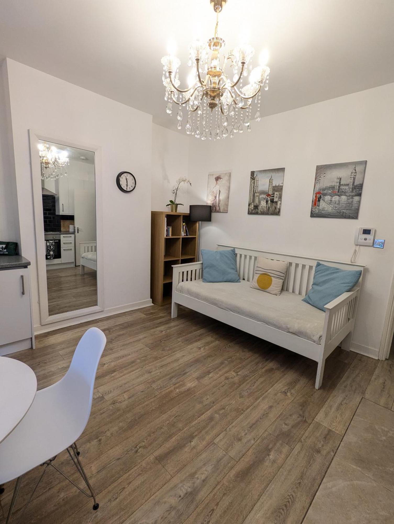 - Great Location Apartment London