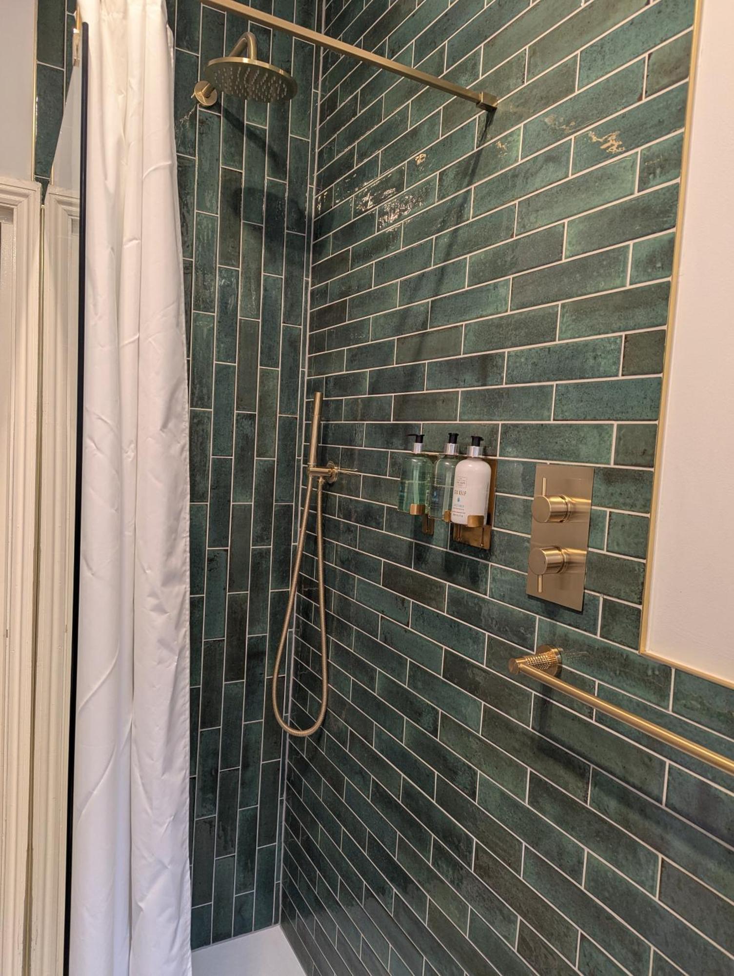- Great Location * London