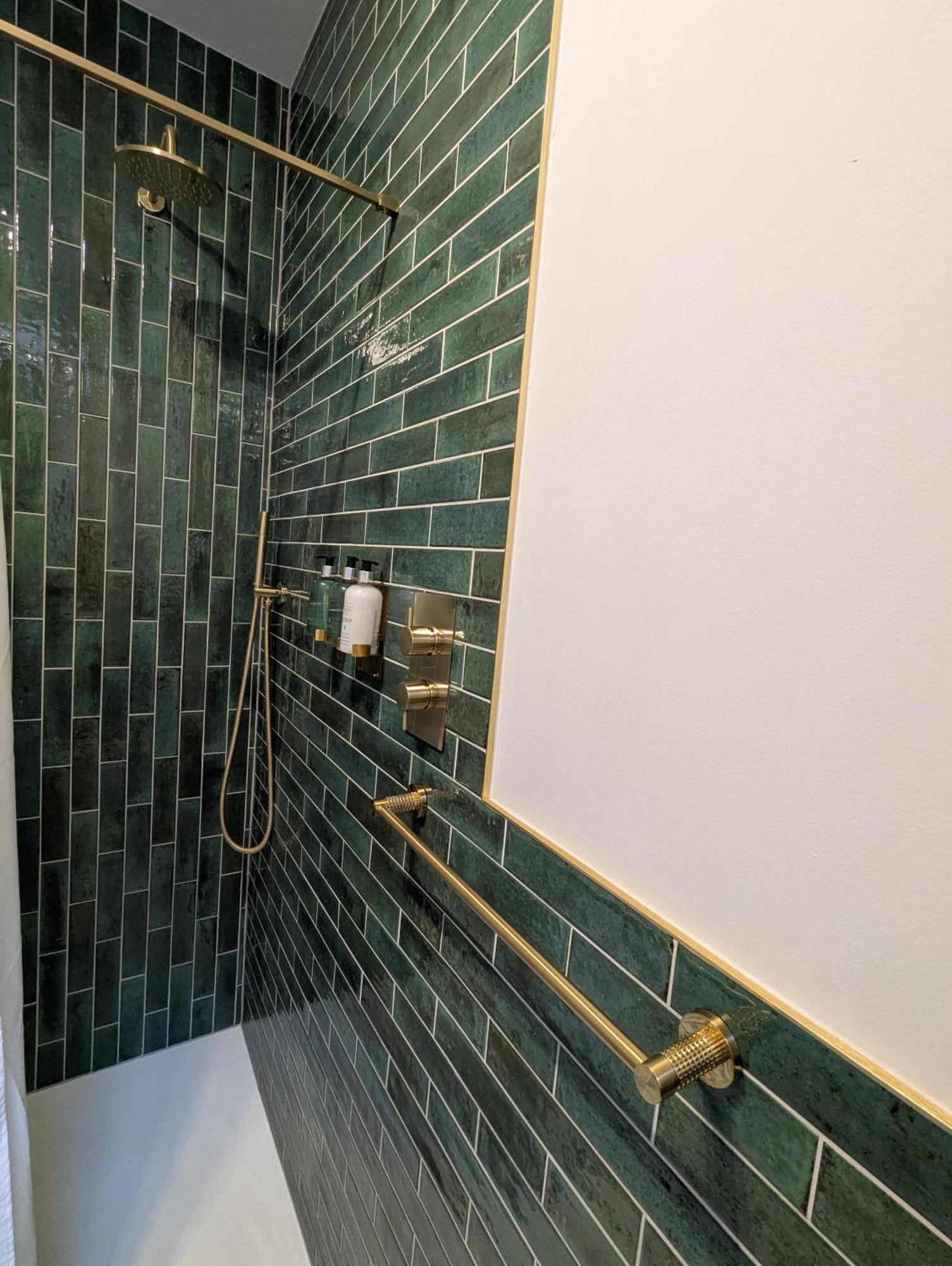 - Great Location Apartment