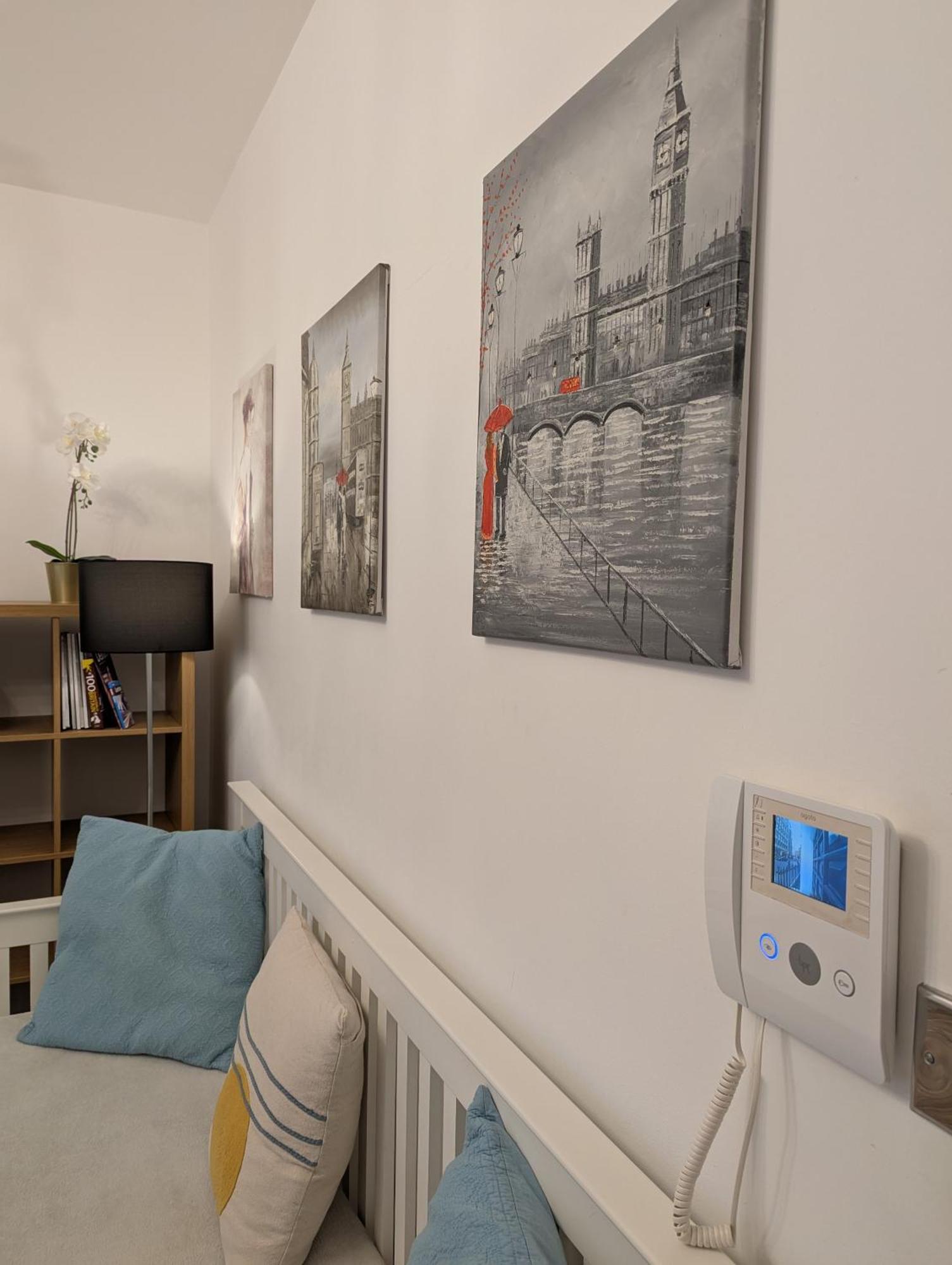 Apartment - Great Location