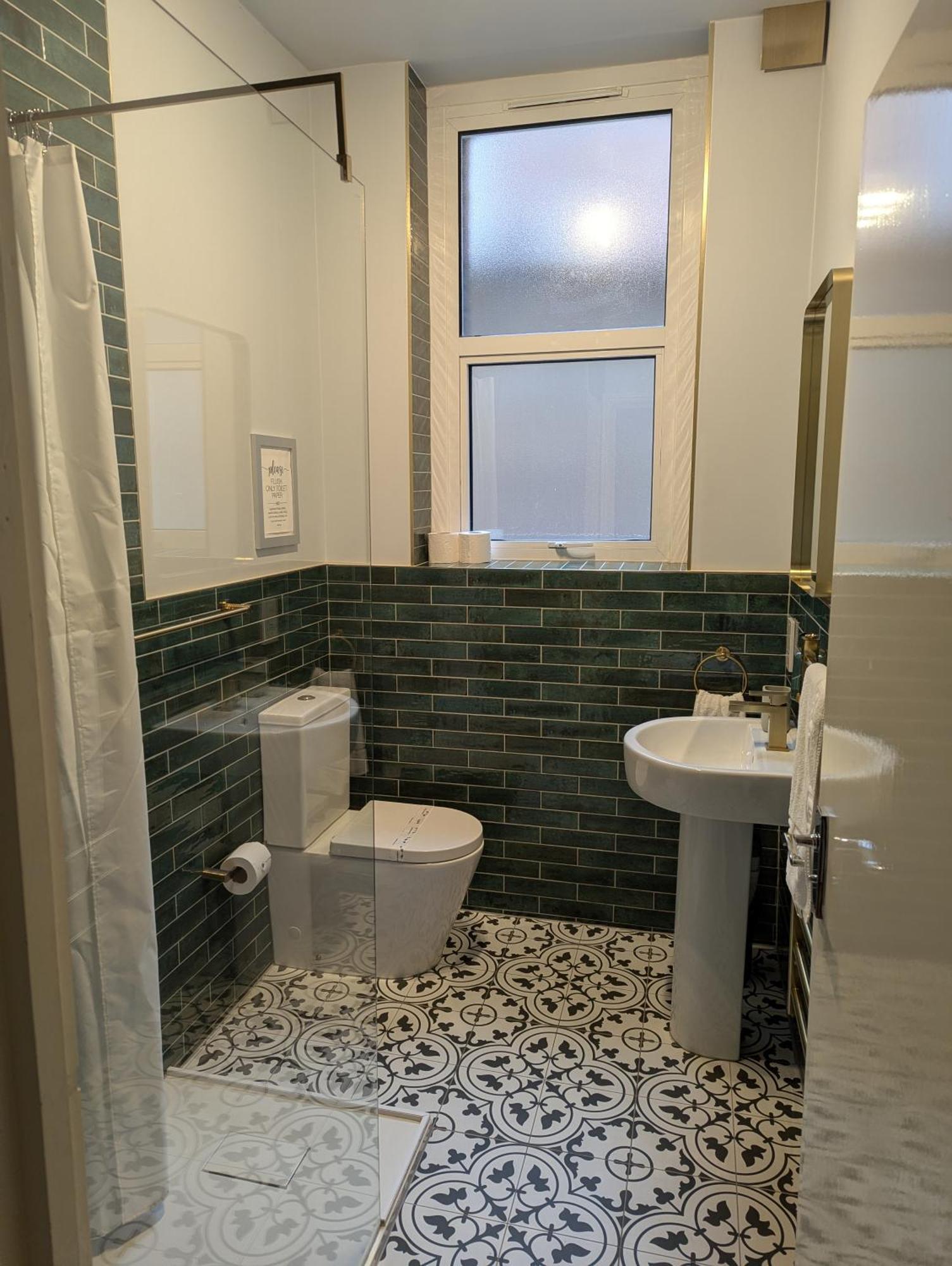 - Great Location Apartment *