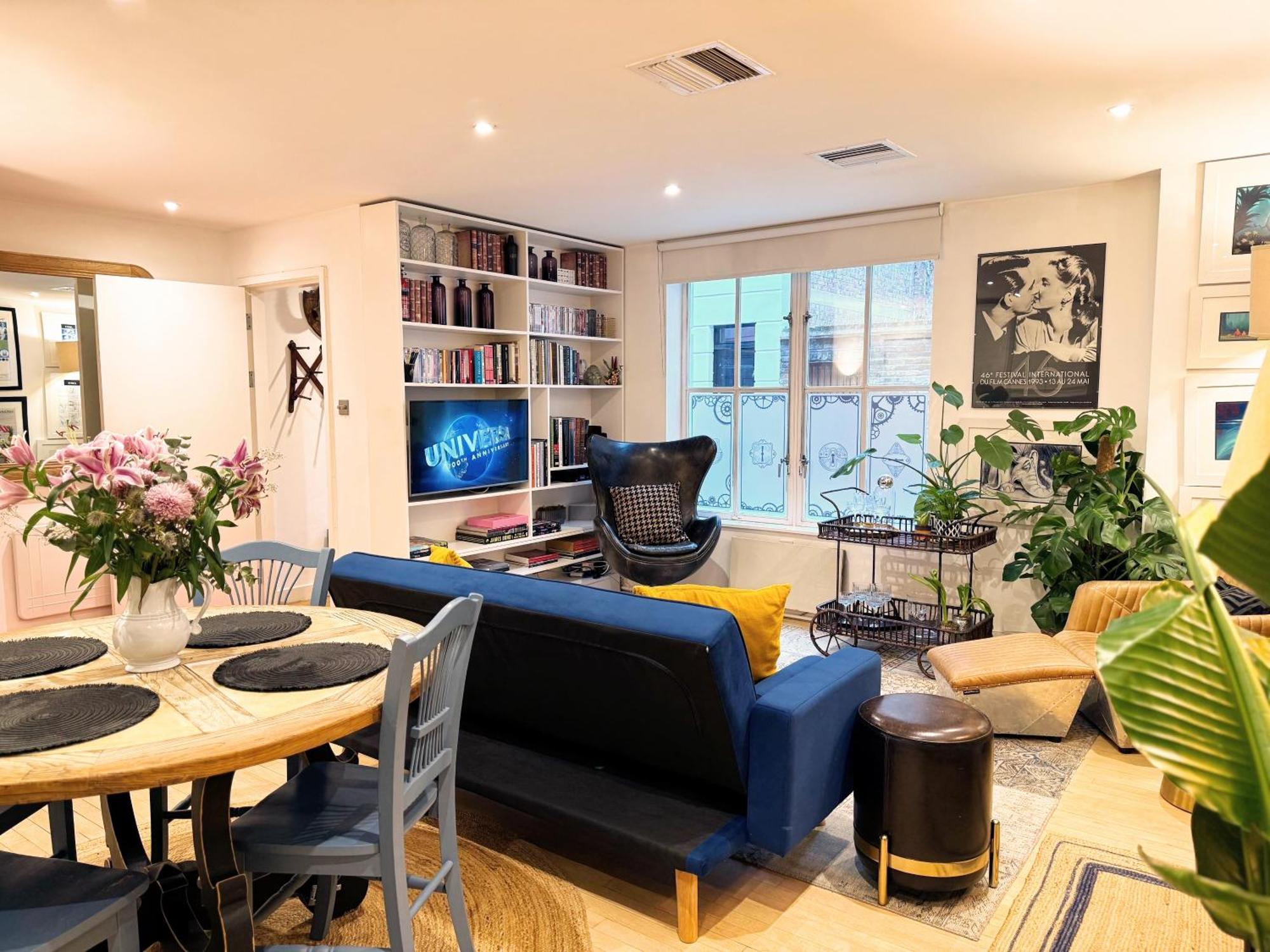 Spacious West End Duplex Apartment, W1 Apartamento *