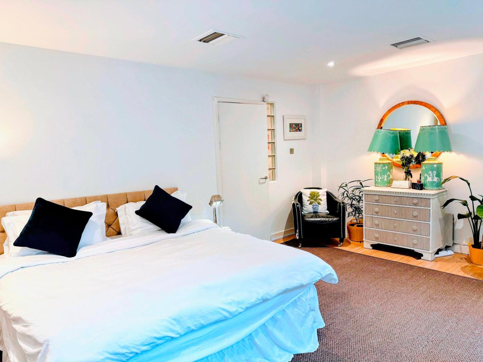 Spacious West End Duplex Apartment, W1 Apartamento *