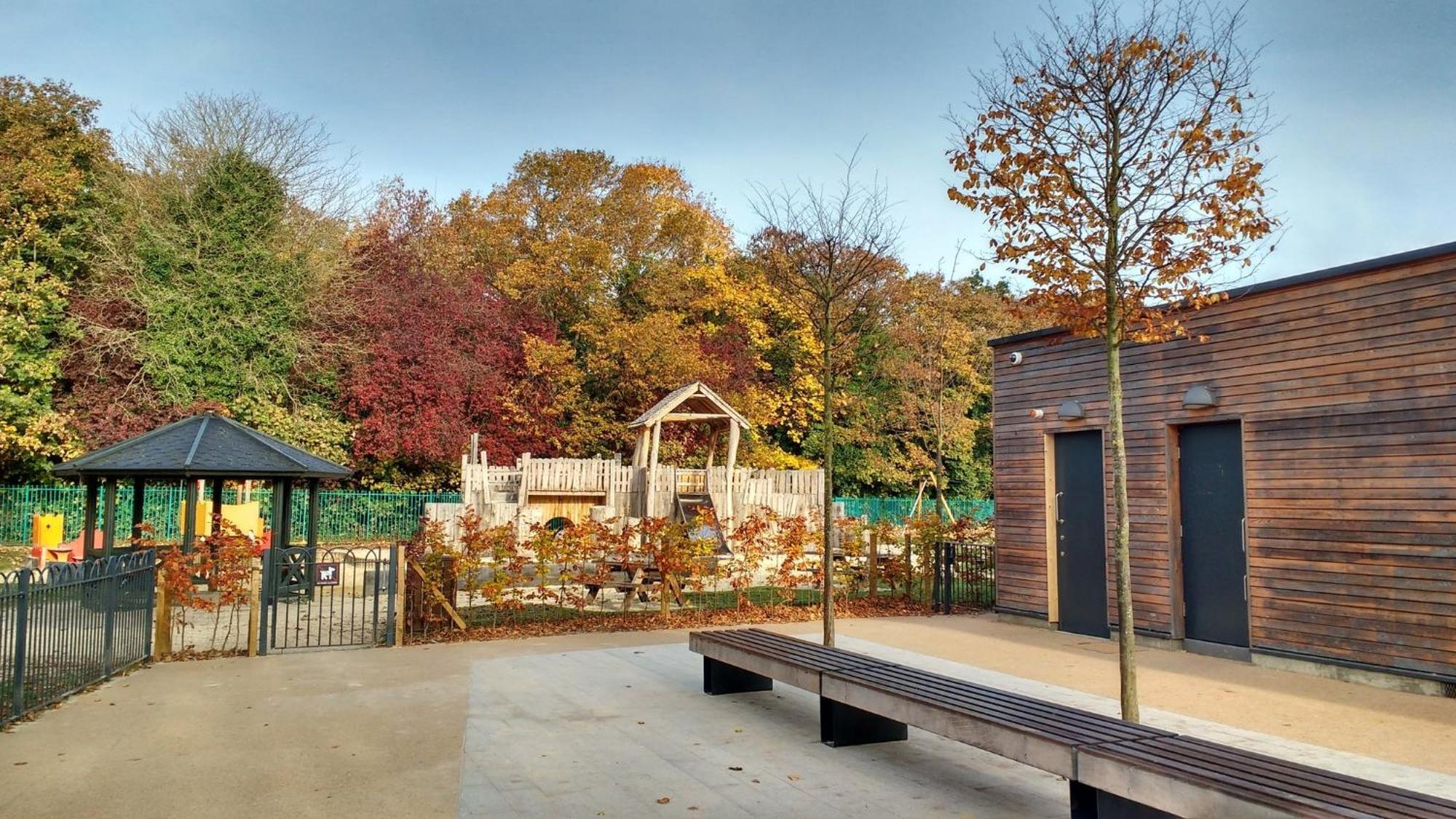 Tranquility In Bloom: Refreshing 2br Londres