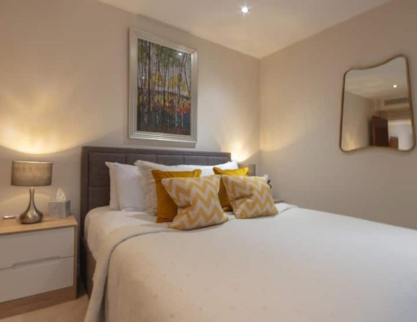 Westminster 1 Bed With Terrace Apartment